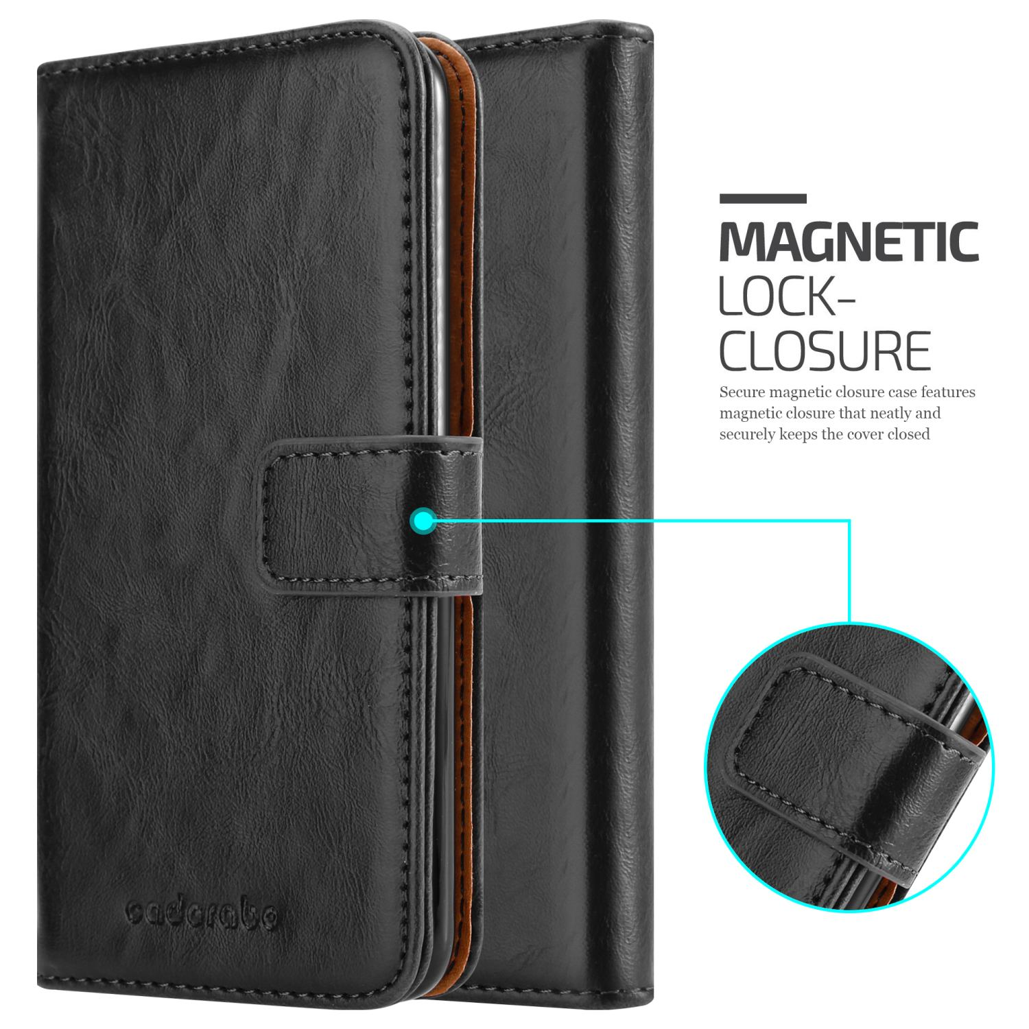 Schwarze Handyhülle geschlossen, mit Lasche. Magnetverschluss ist gezeigt. Text: „Magnetic Lock-Closure“.