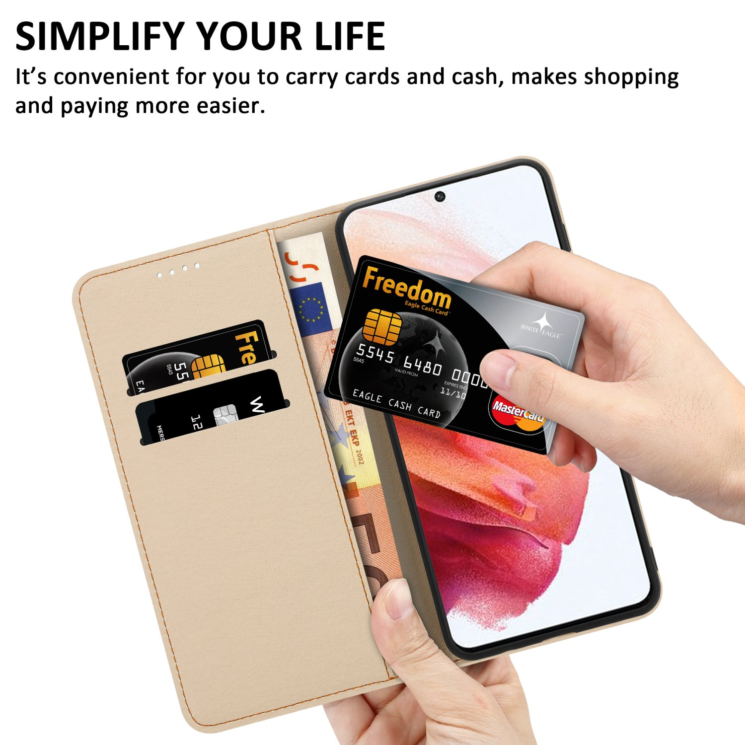 Custodia per telefono aperta, che mostra telefono, carte e contanti. Mano che tiene una carta di credito.