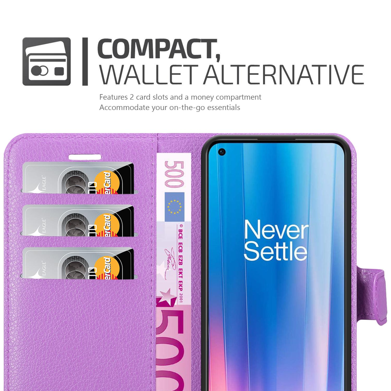 Custodia a portafoglio viola con fessure per carte e scomparto per soldi. Una banconota da 500 euro è visibile.