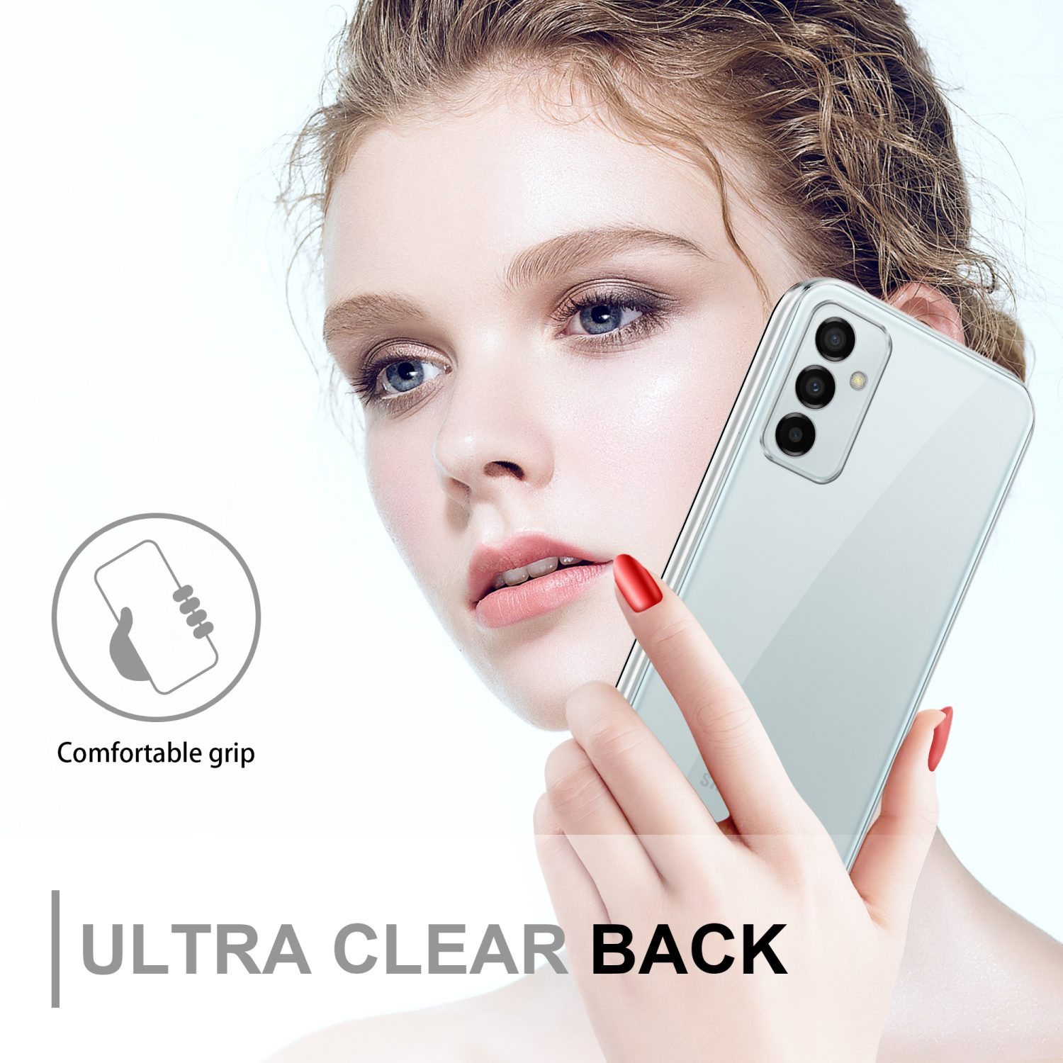 Donna con un telefono, che mostra il retro trasparente del telefono. Il telefono ha tre fotocamere.