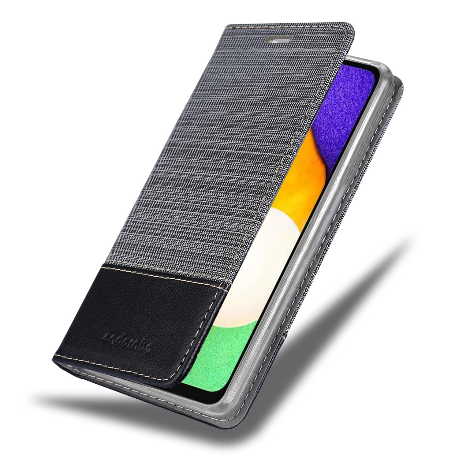 Ein Telefon in einer grau-schwarzen Hülle, die Hülle ist offen.