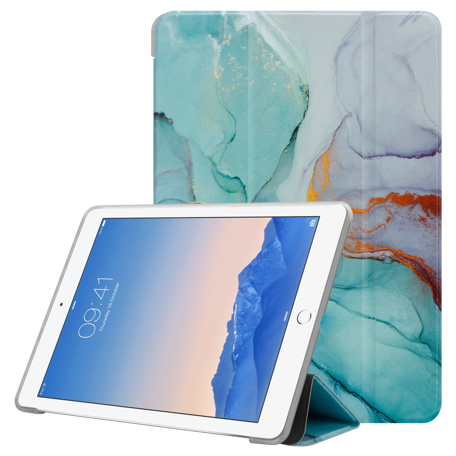 Tablet in una custodia, la custodia è aperta. La custodia ha un design marmorizzato turchese e un supporto.