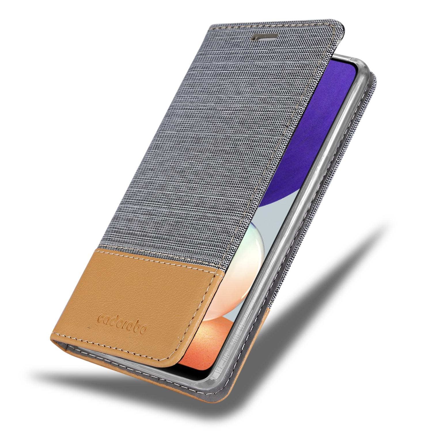 Eine Handyhülle ist geöffnet, sie ist grau und hellbraun. Ein Telefon ist teilweise darin. Der Hintergrund ist weiß.