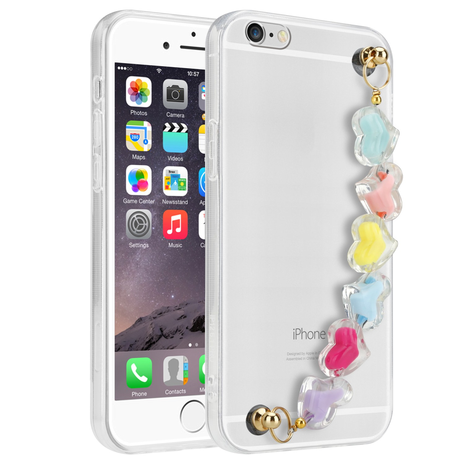 Transparente Handyhülle auf einem weißen iPhone mit bunten Anhängern an einem Goldring.