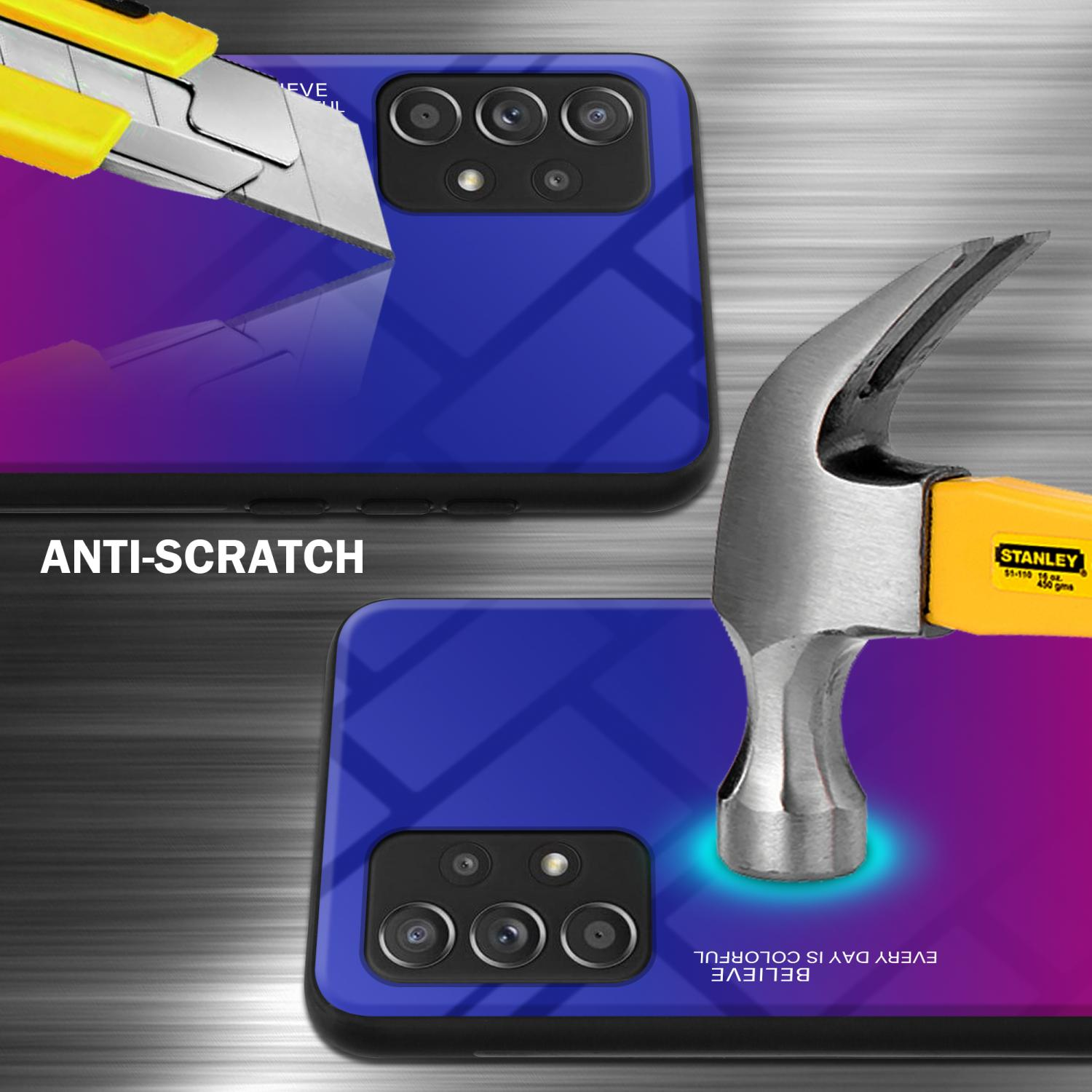Un telefono con una custodia sfumata blu e viola viene testato con un coltello e un martello. La custodia è antigraffio.