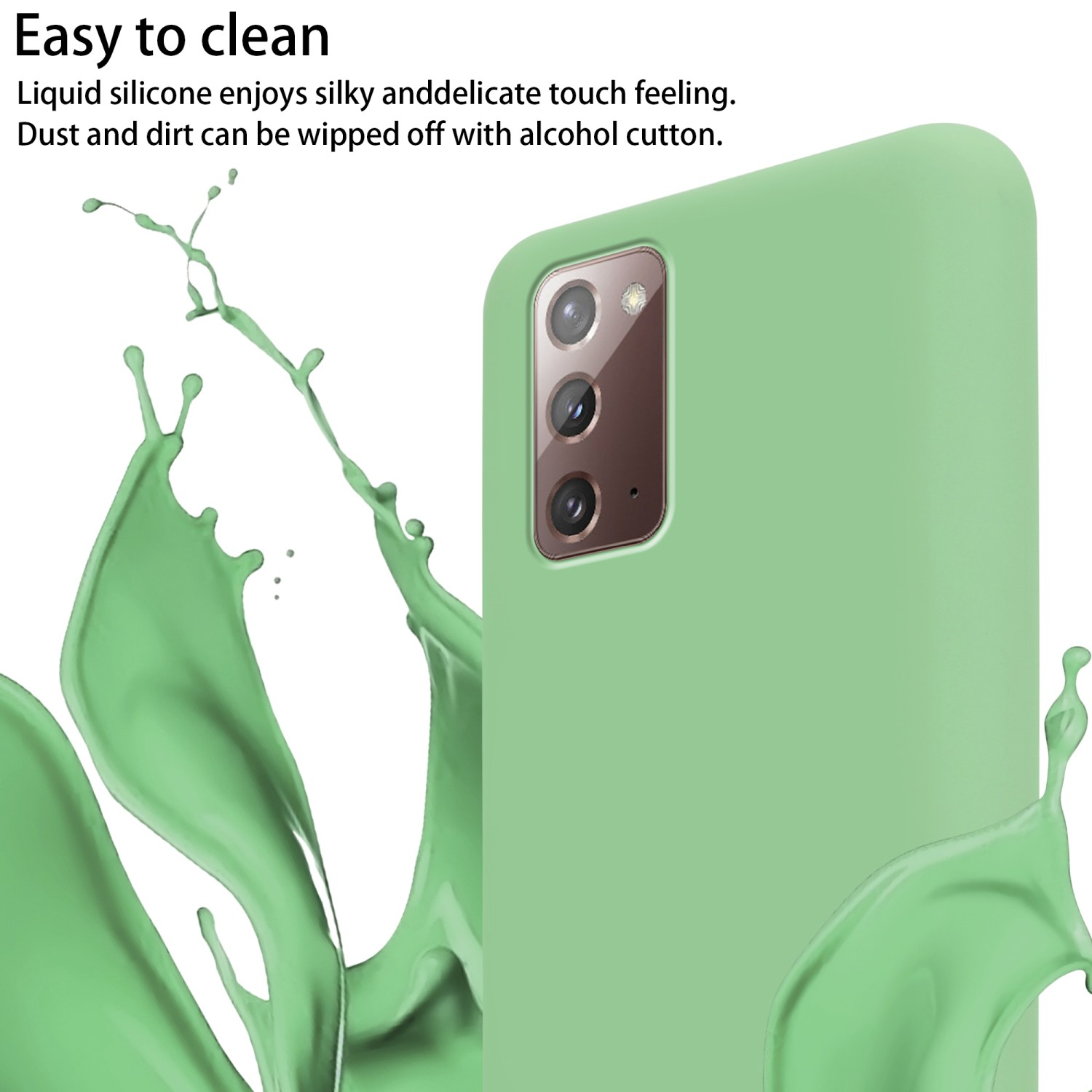 Custodia per telefono verde con schizzo di liquido nero. Il telefono ha tre fotocamere. Custodia su sfondo bianco.