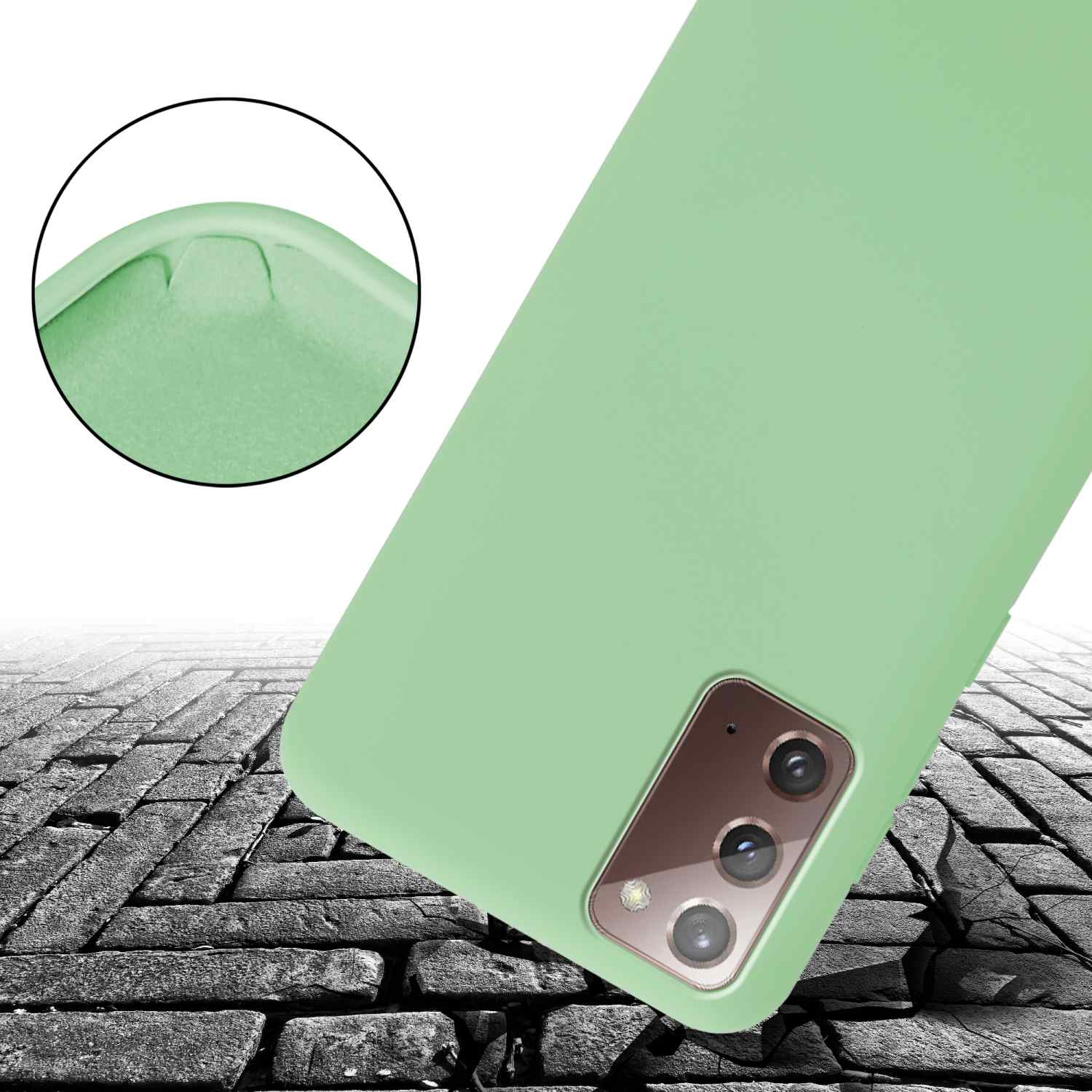Una custodia verde chiaro che cade su una superficie di mattoni. Primo piano dell'angolo.