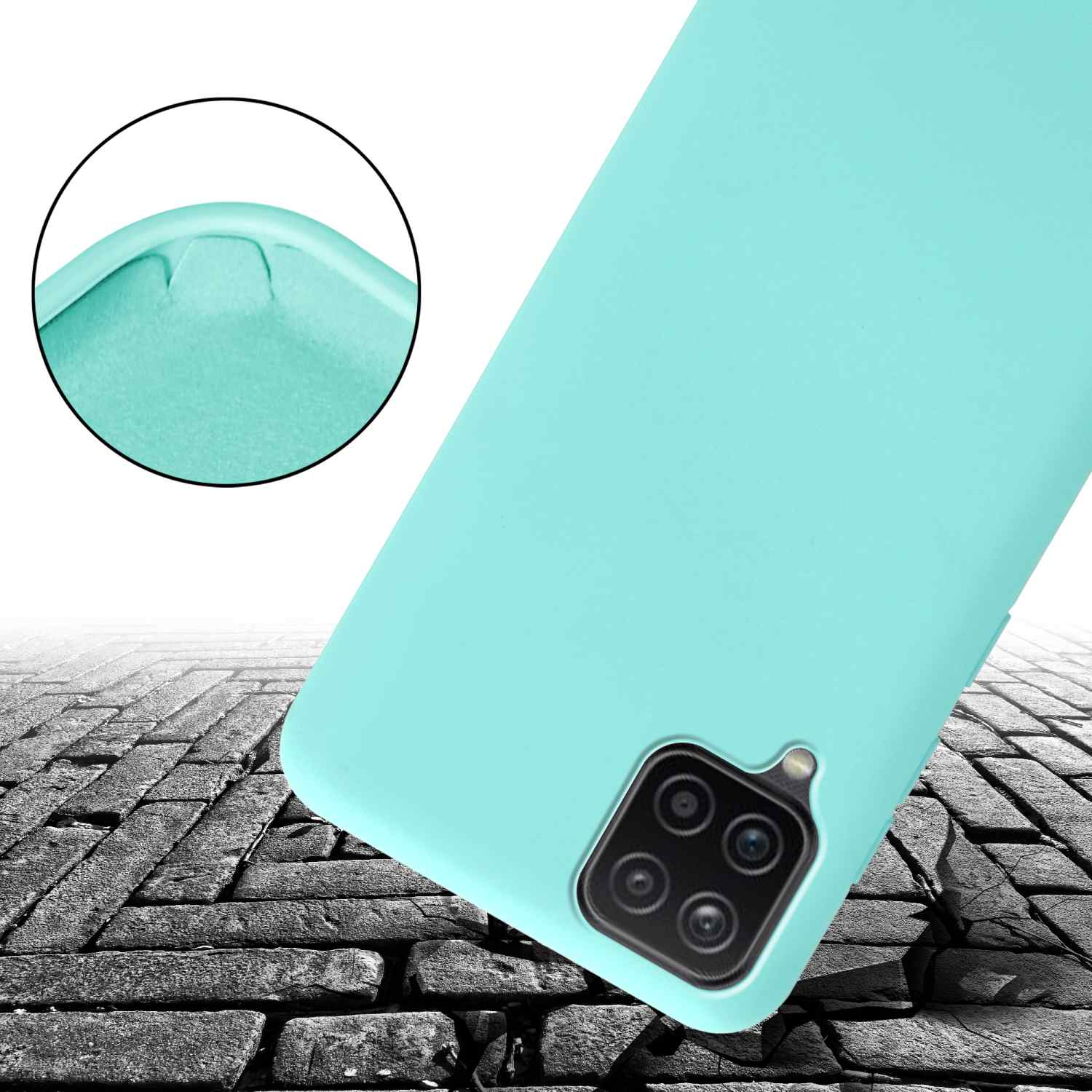 Custodia blu per telefono su superficie di mattoni. La custodia ha una trama liscia e un ritaglio per la fotocamera.