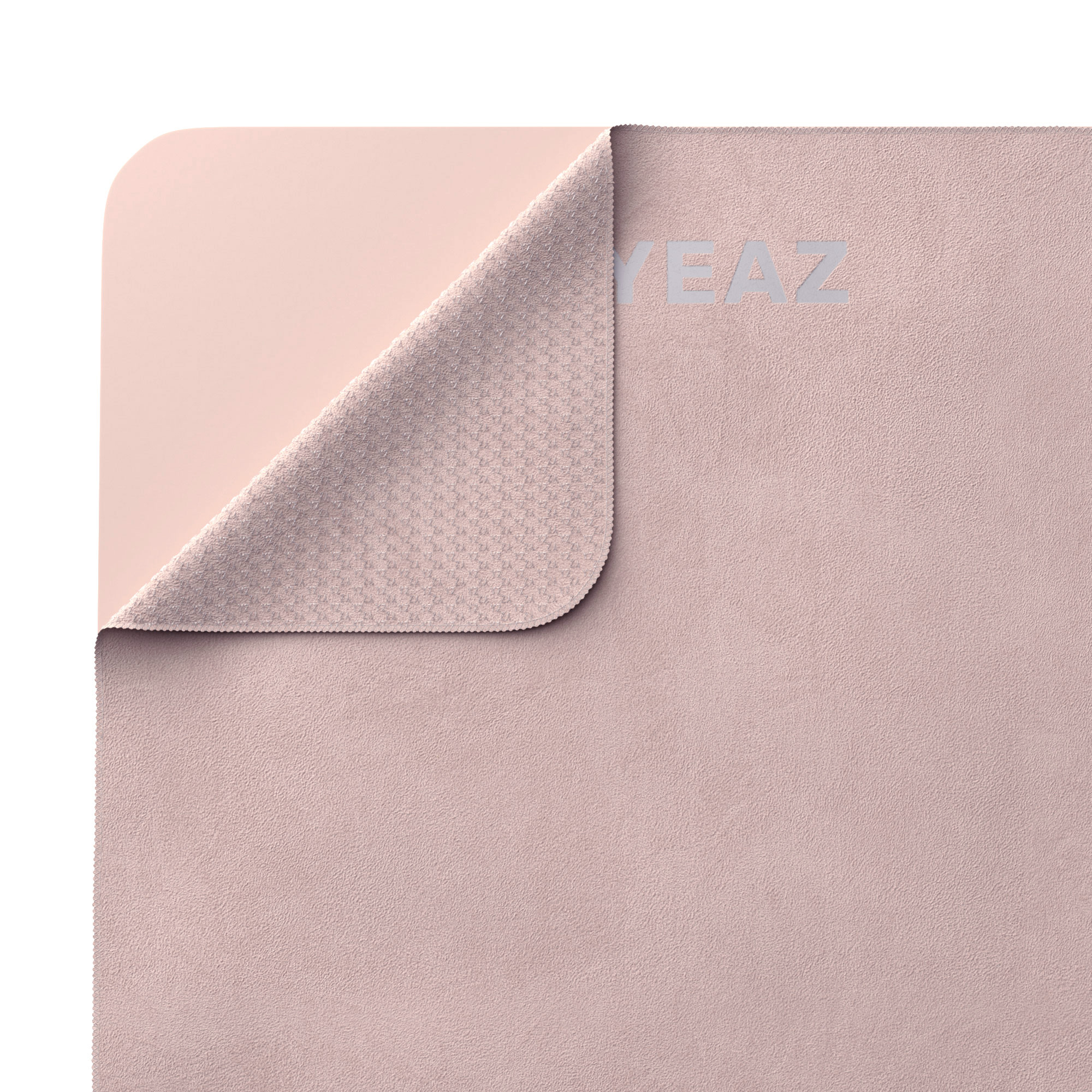 Ein rosa Mauspad mit hochgeklappter Ecke. Der Hintergrund ist weiß.