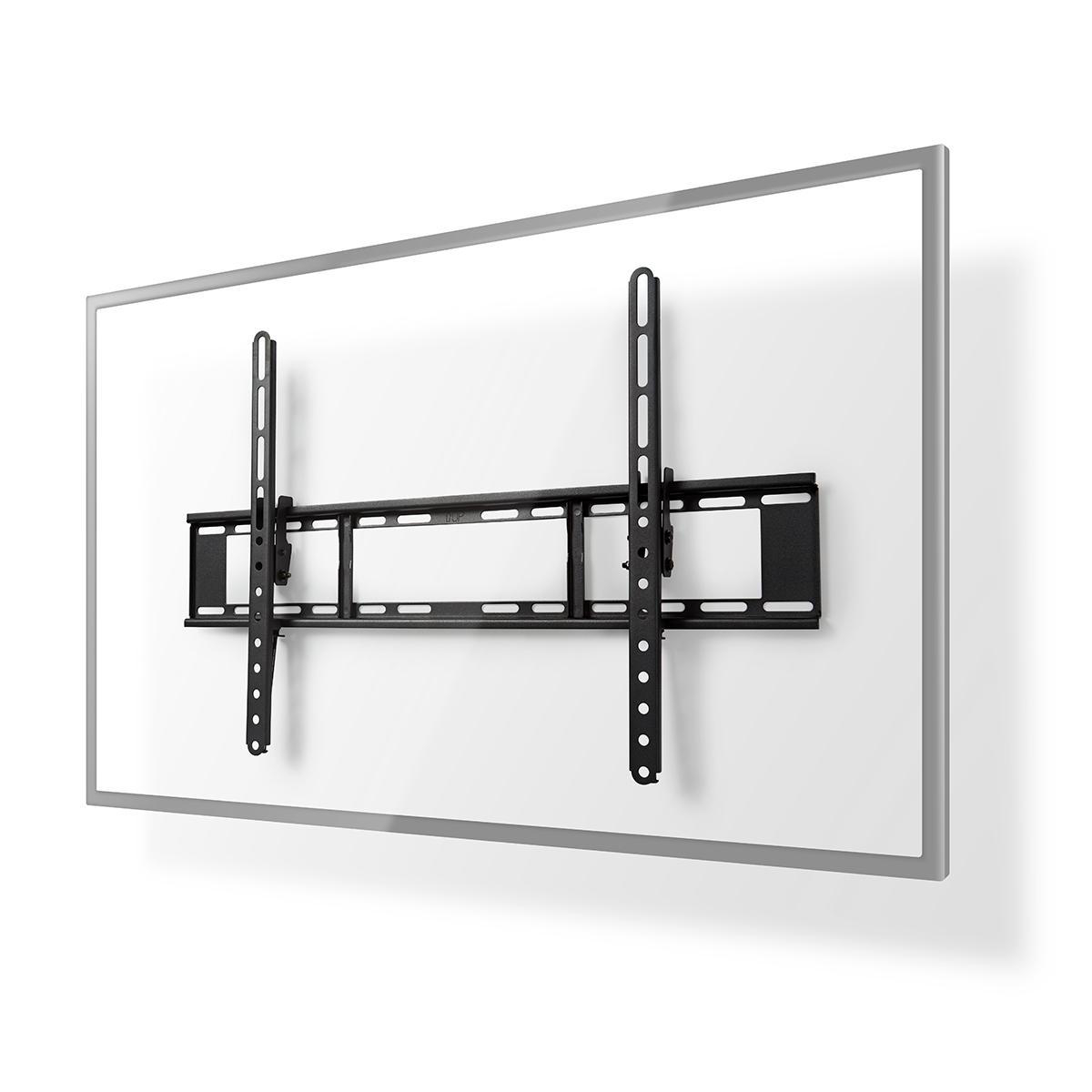 Un support mural TV noir est fixé à un mur blanc. Le support est une structure métallique conçue pour maintenir un téléviseur.