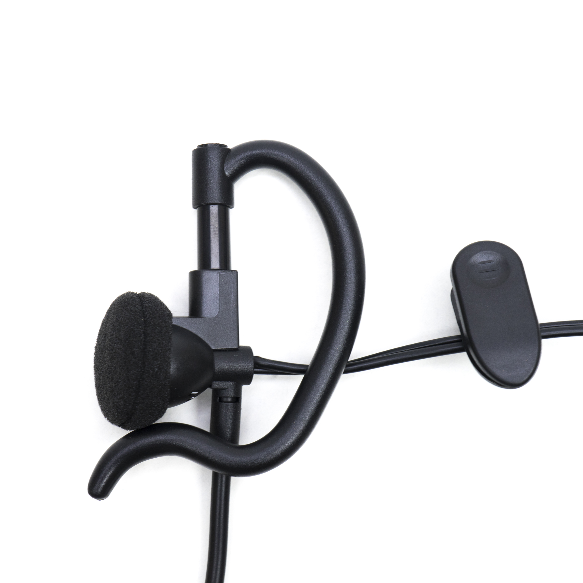Micrófono de auriculares negro con clip. Fondo blanco.