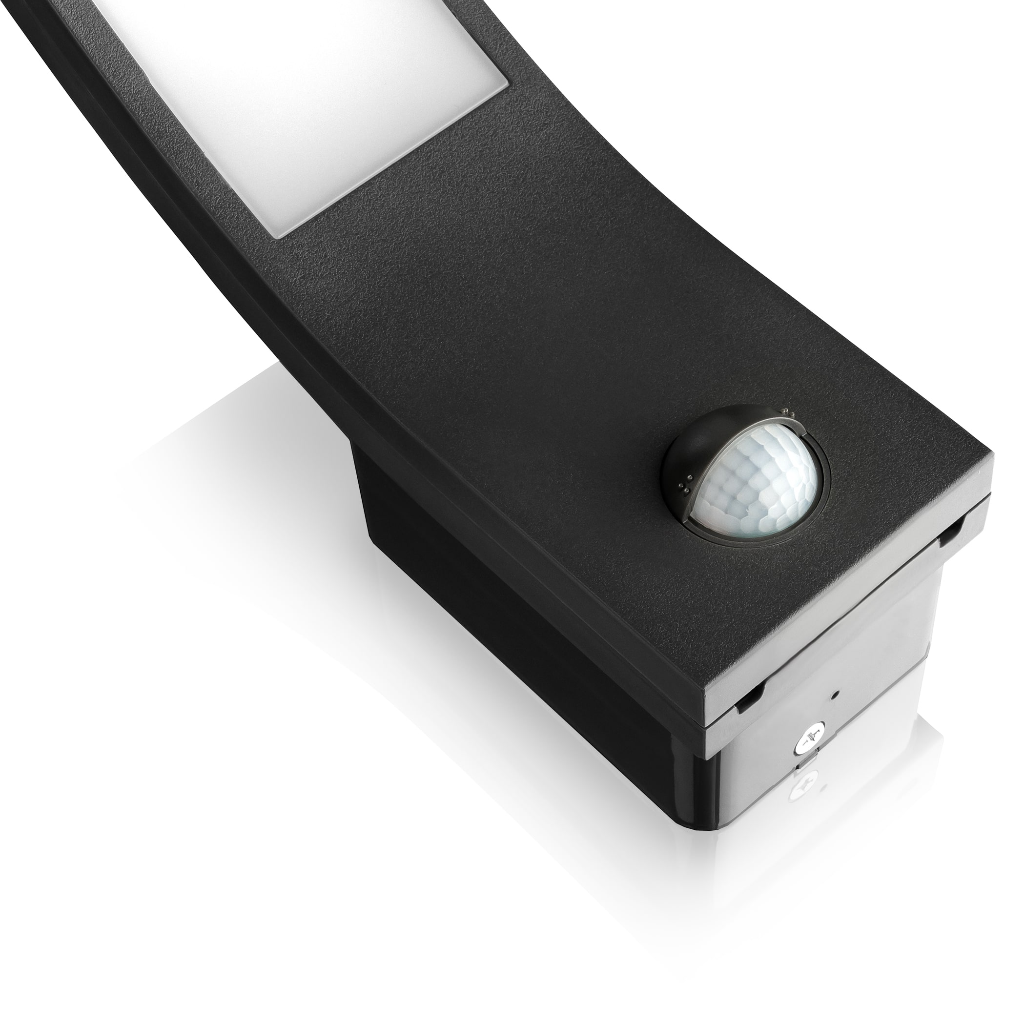 Schwarze Solarleuchte. Sensor oben. Weißer Hintergrund.