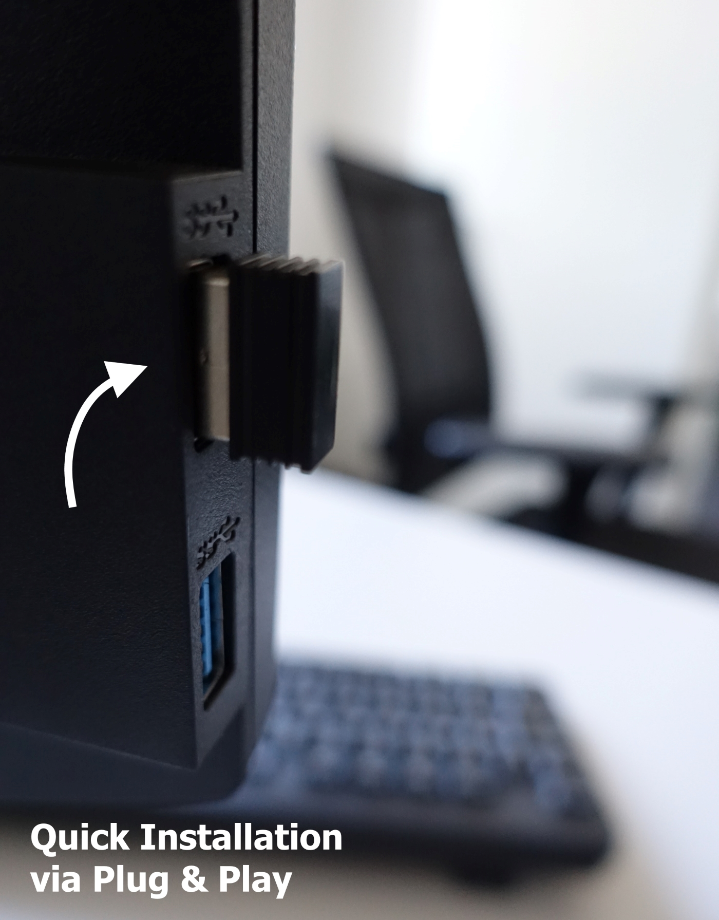 Un dispositivo nero si sta connettendo a un monitor. Il testo indica un'installazione rapida.