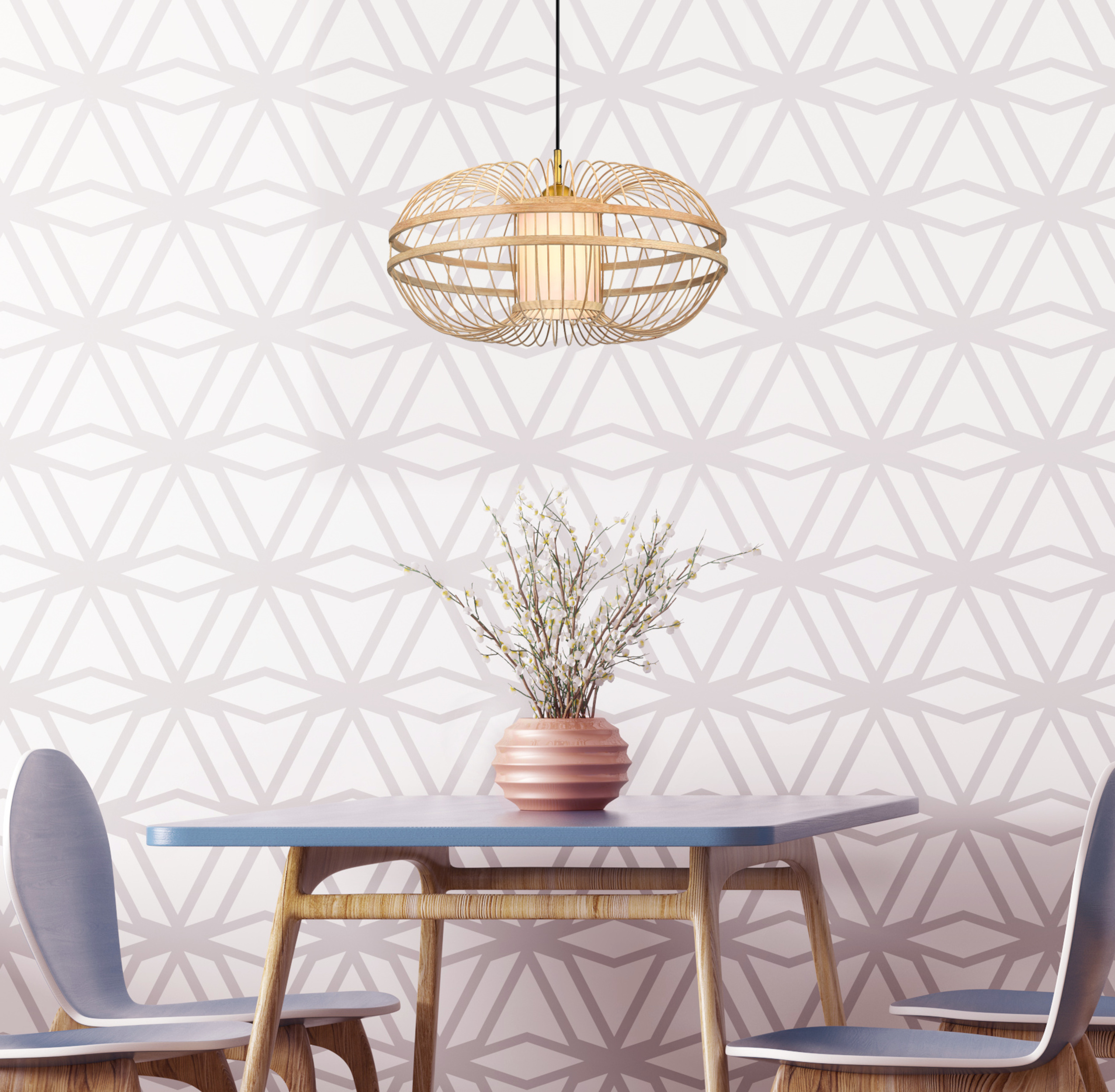 Innenszene mit einem Tisch für zwei Personen, einer Hängeleuchte und einer geometrisch gemusterten Wand im Hintergrund.