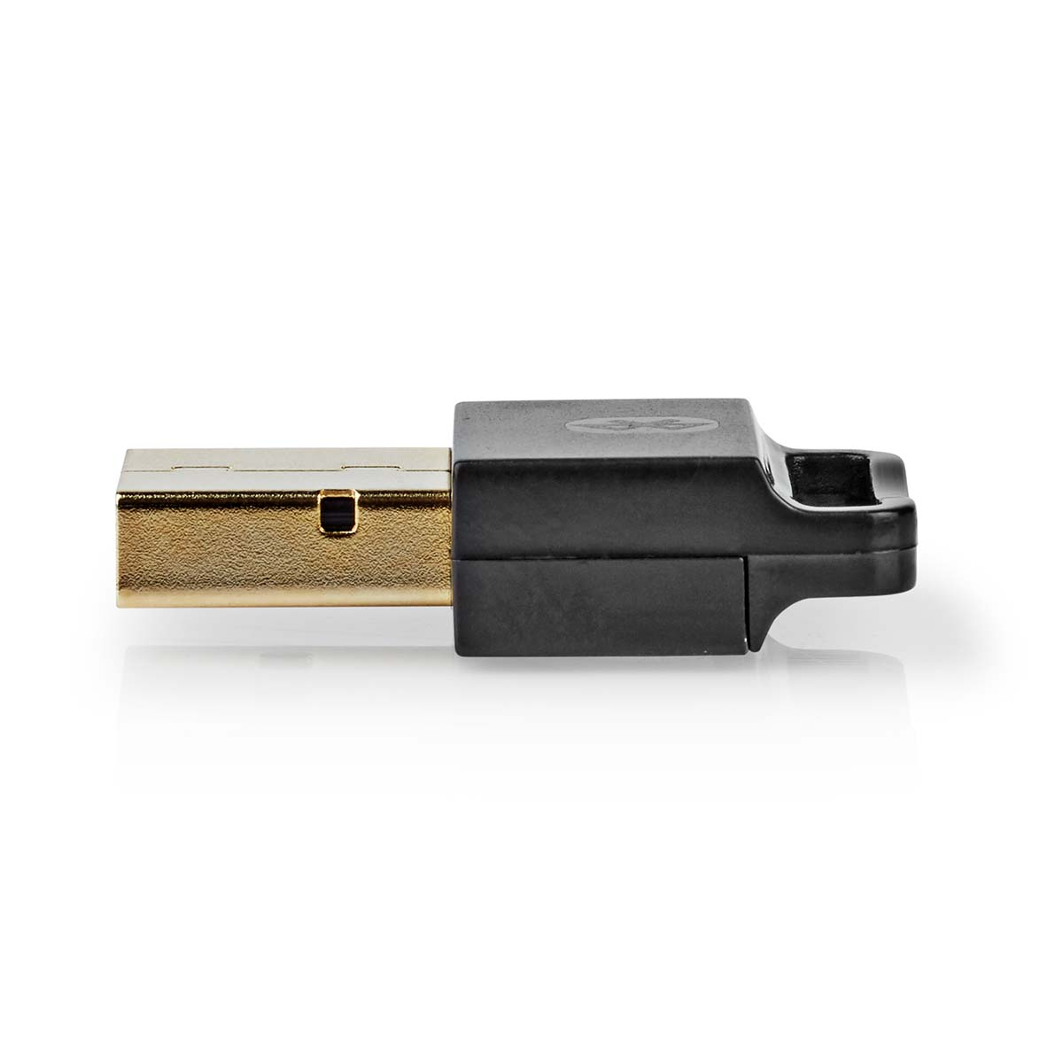 Ein schwarzer USB-C-zu-USB-A-Adapter. Das USB-A-Ende ist goldfarben und das USB-C-Ende ist schwarz.