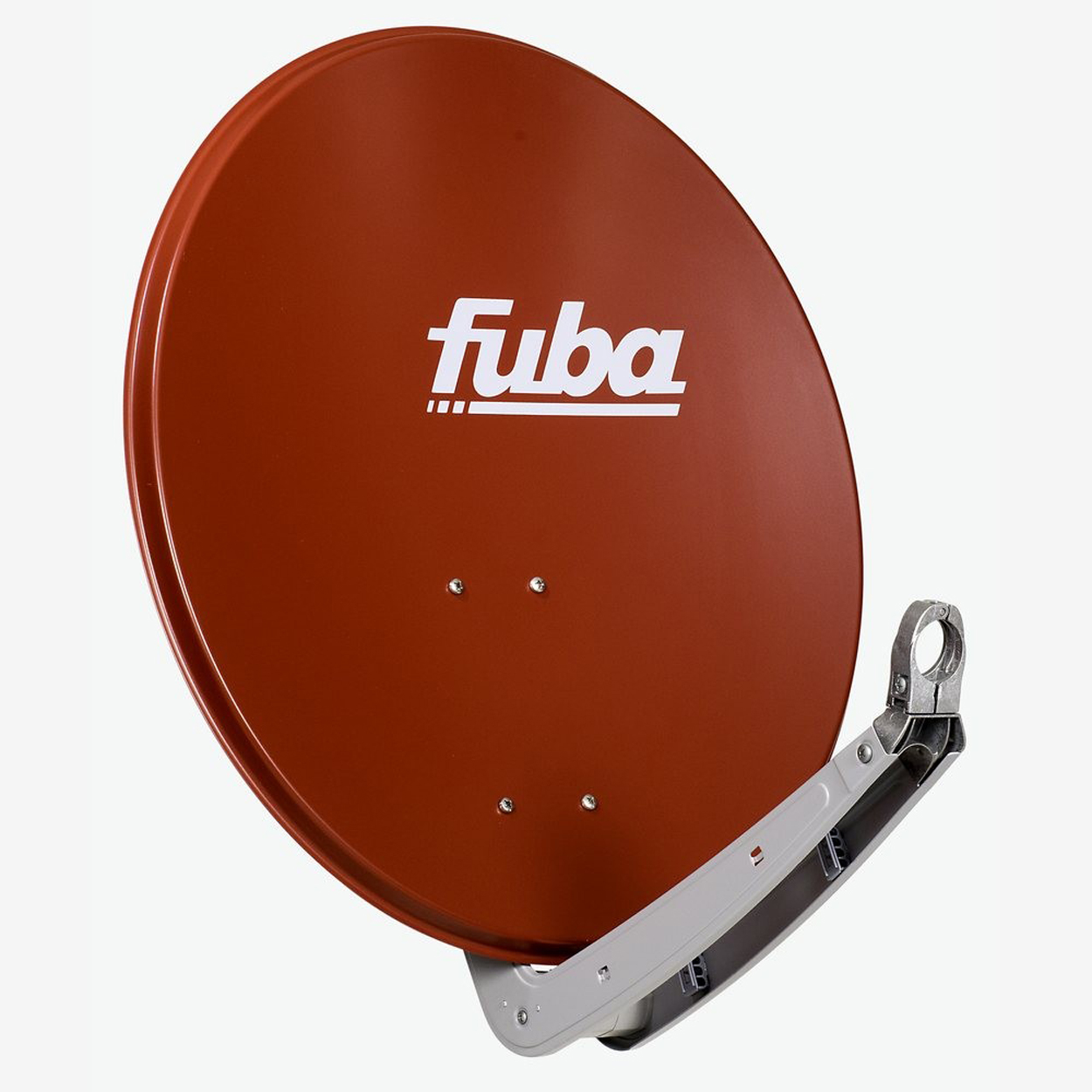 Eine rote Satellitenschüssel mit dem Markennamen fuba. Sie ist an einem Metallarm auf weißem Grund befestigt.