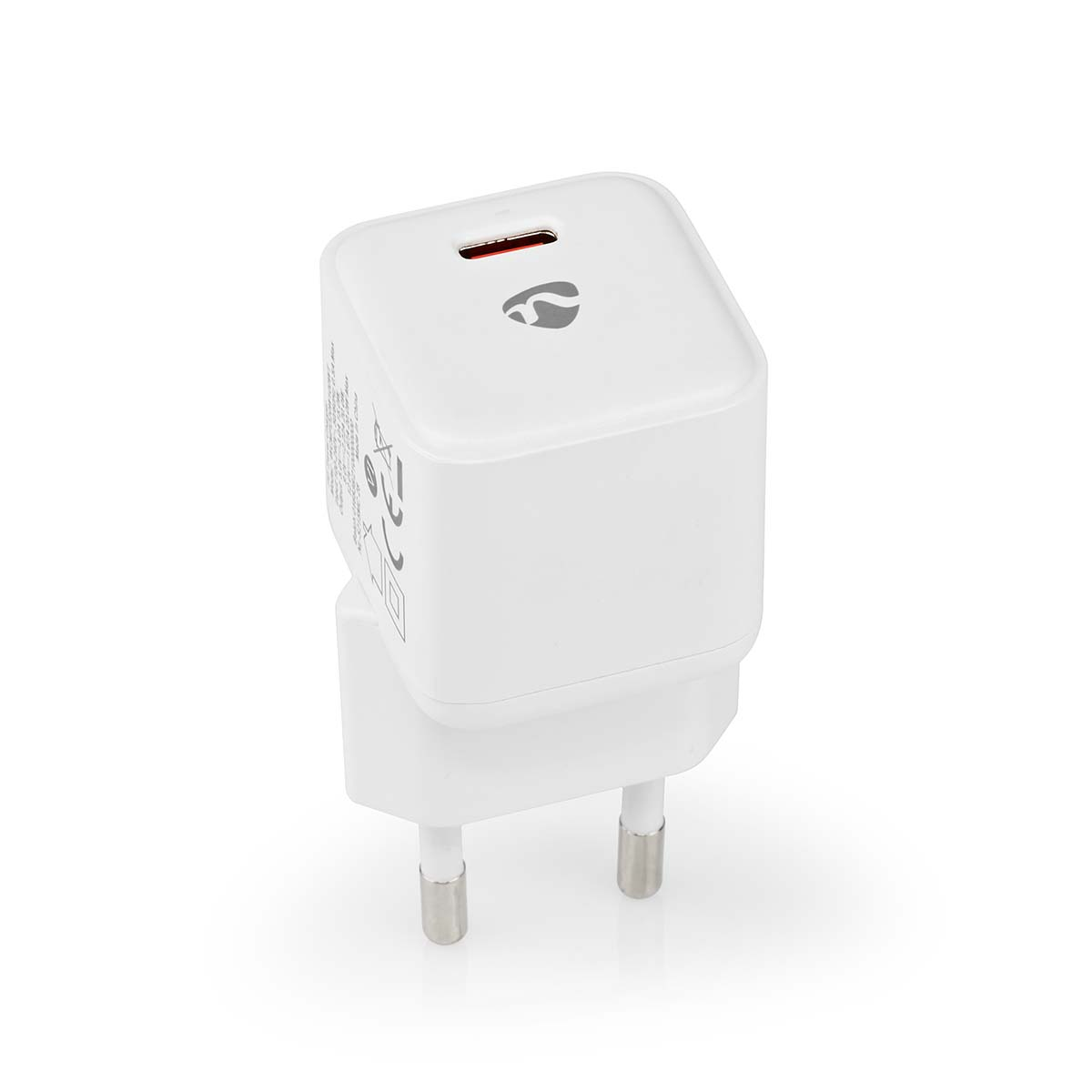 Ein weißer, würfelförmiger Netzadapter mit Stecker.