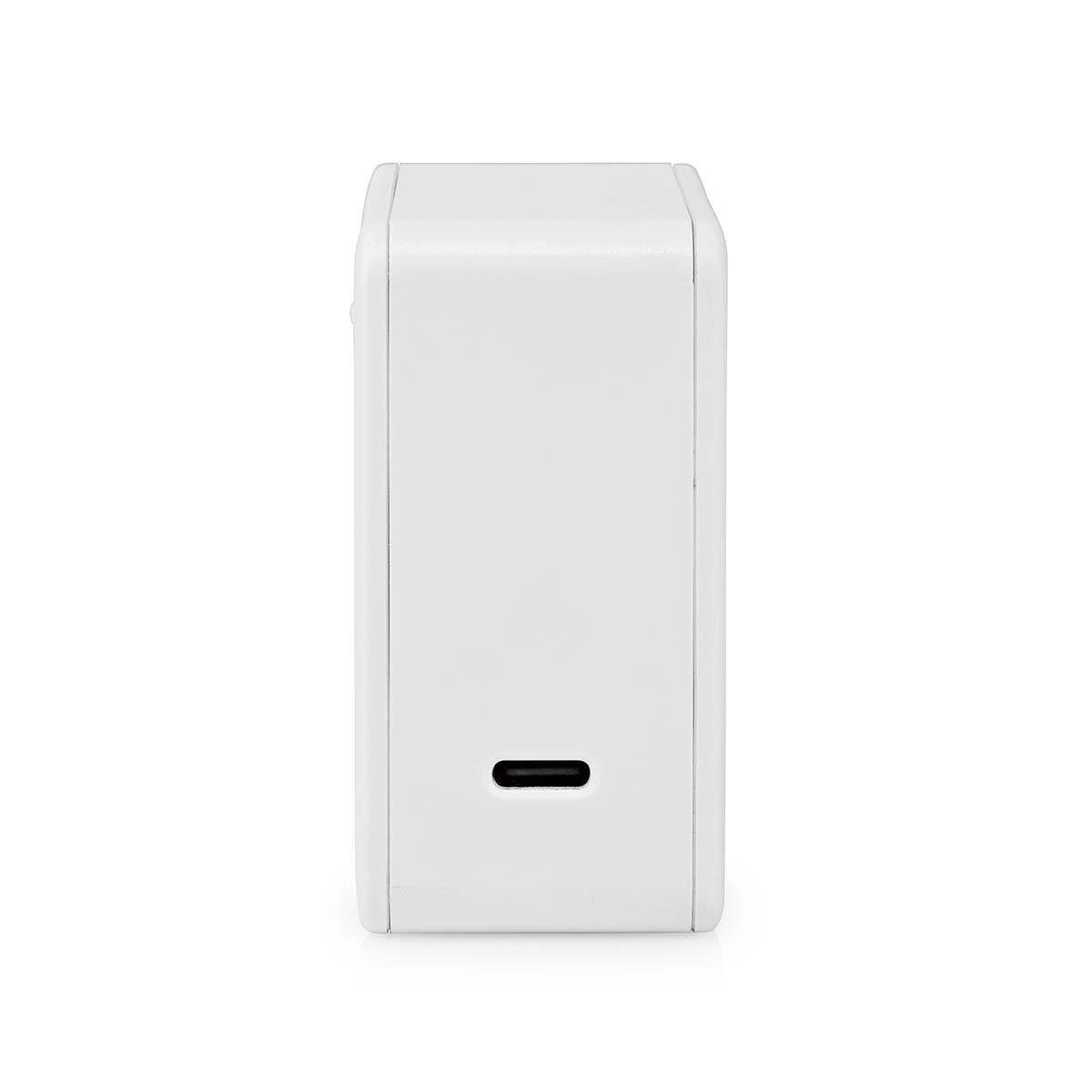 Weißes, rechteckiges Gerät mit USB-C-Anschluss auf weißem Hintergrund.