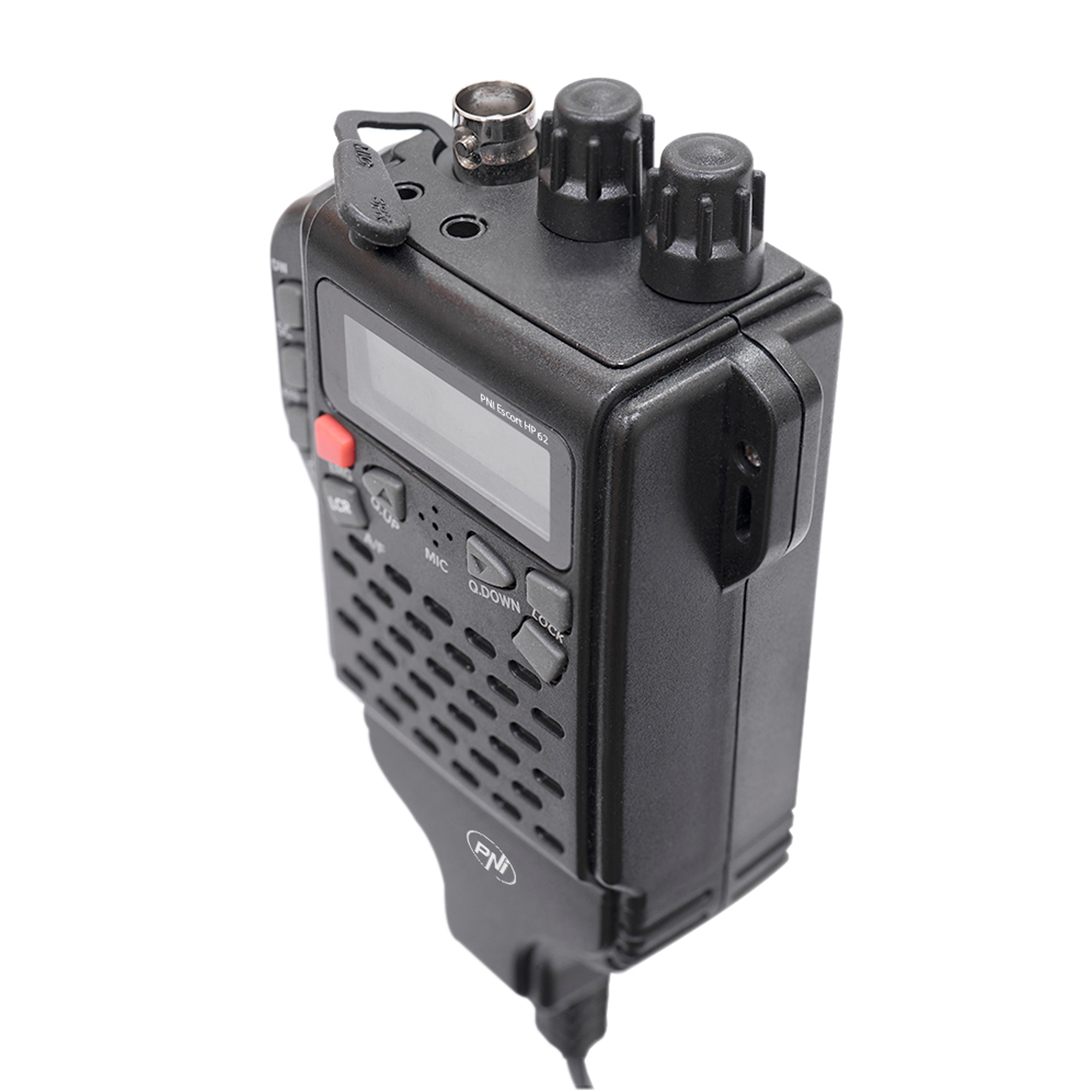 Una radio portatile nera con pulsanti, manopole e uno schermo. Ha un microfono e un cavo di alimentazione. Lo sfondo è bianco.