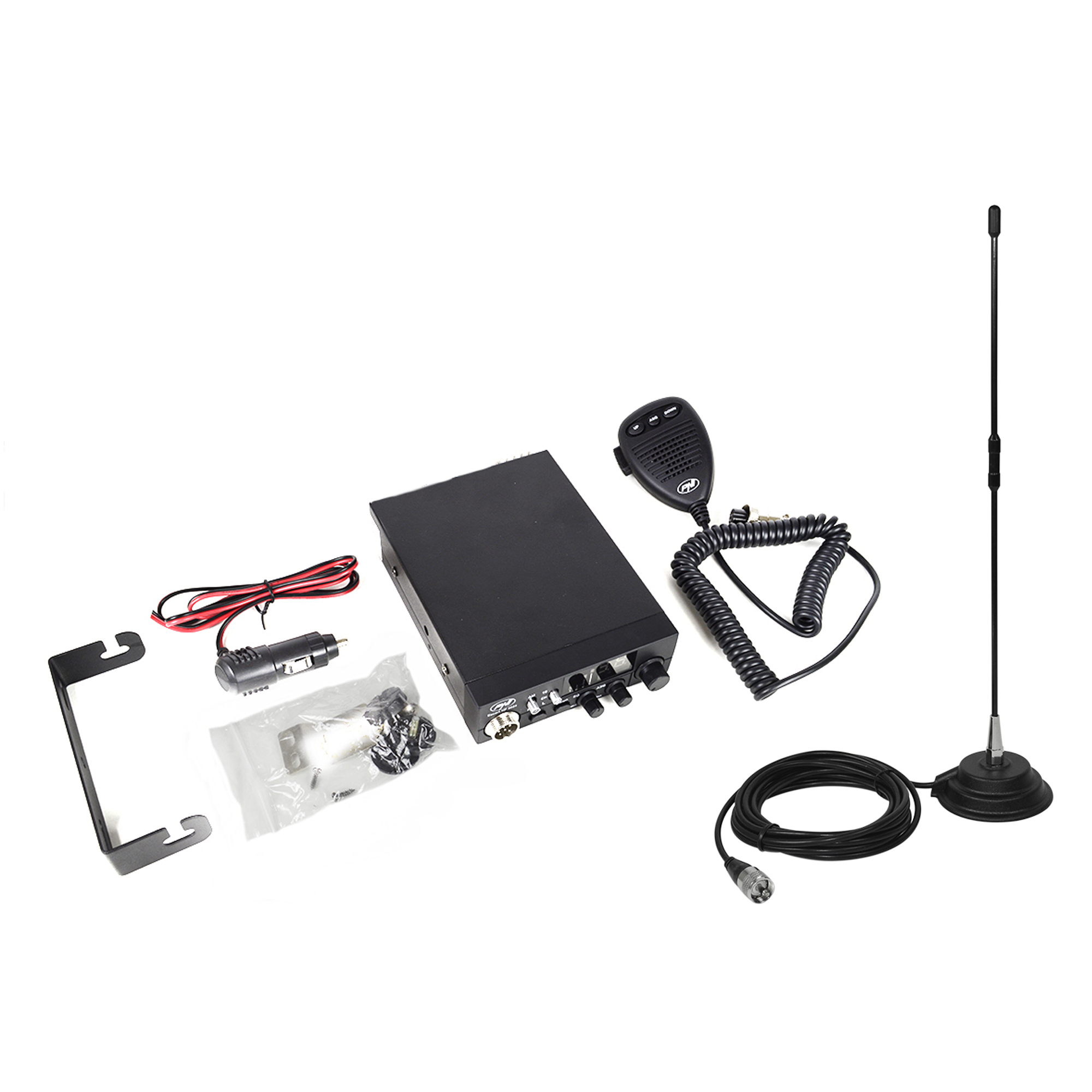 Ein CB-Funkgerät-Kit auf weißem Untergrund. Es umfasst ein schwarzes Funkgerät, Mikrofon, Antenne, Netzkabel und Montagezubehör.