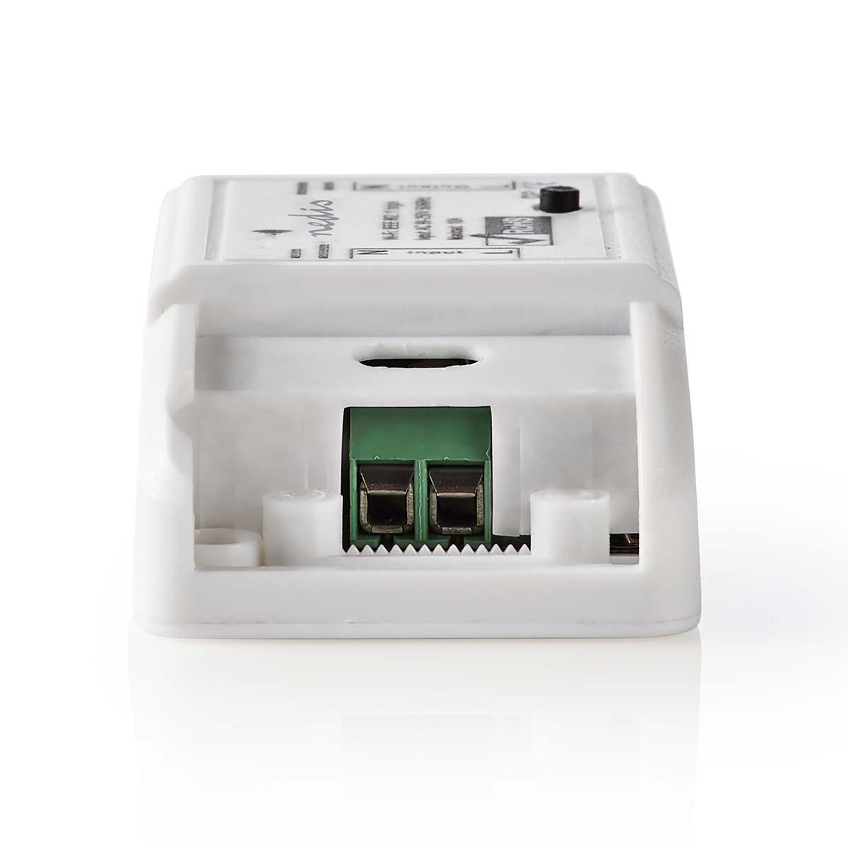 Wit elektrisch component met groene aansluitingen en een zwarte knop. Voorzien van tekst.