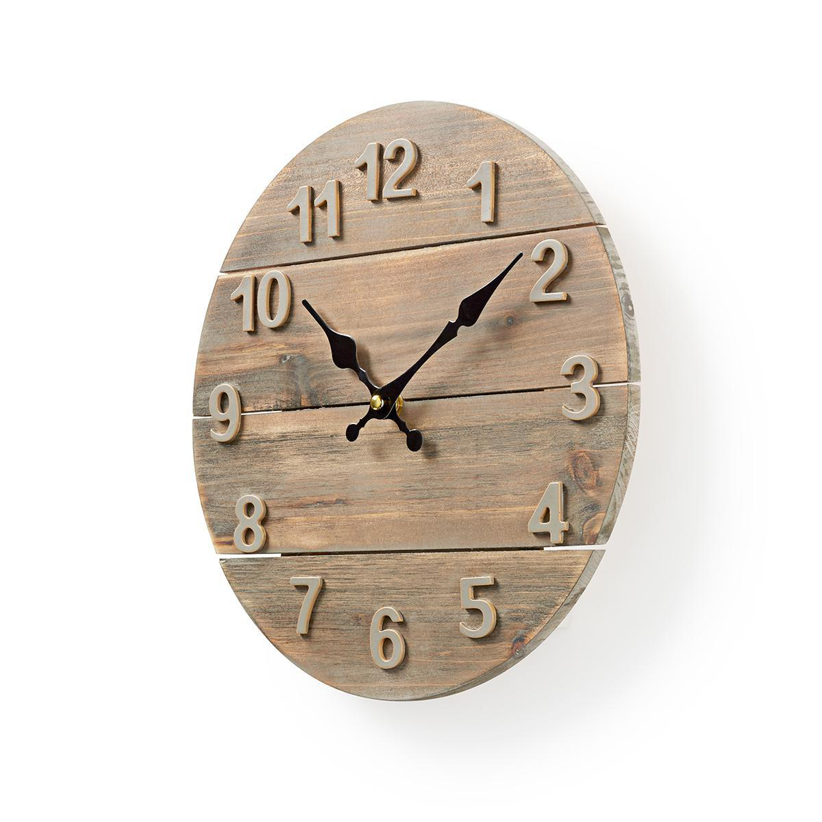 Wanduhr aus Holz mit Zahlen von 1 bis 12. Die Uhr befindet sich in der Mitte des Bildes.
