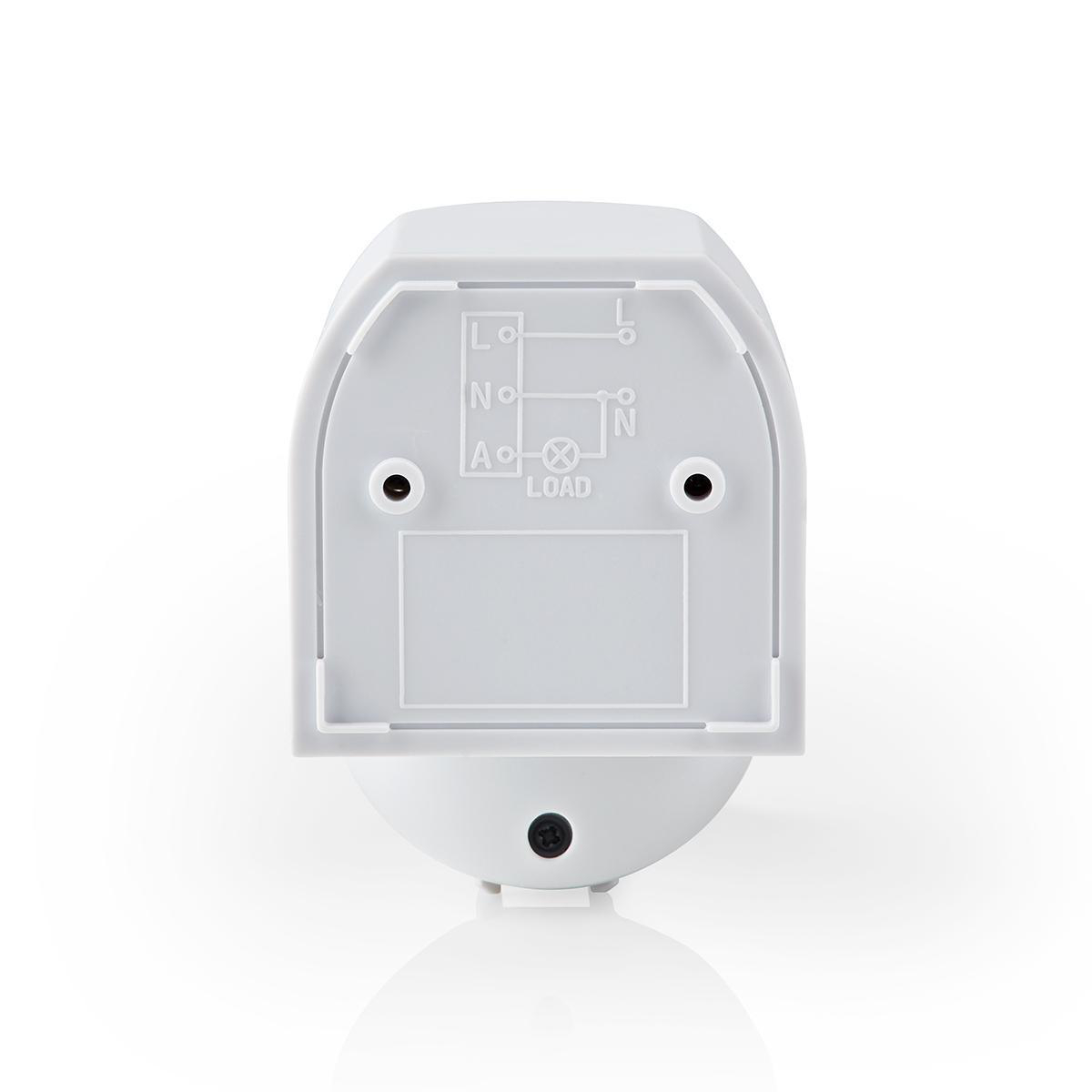 Widok od dołu białego czujnika ruchu. Ma oznaczone porty połączeniowe i mały czarny czujnik pośrodku.