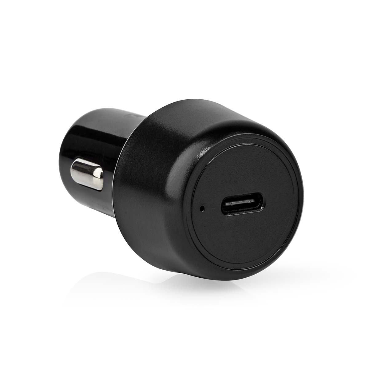Ein schwarzes Autoladegerät mit USB-C-Anschluss, isoliert vor weißem Hintergrund.