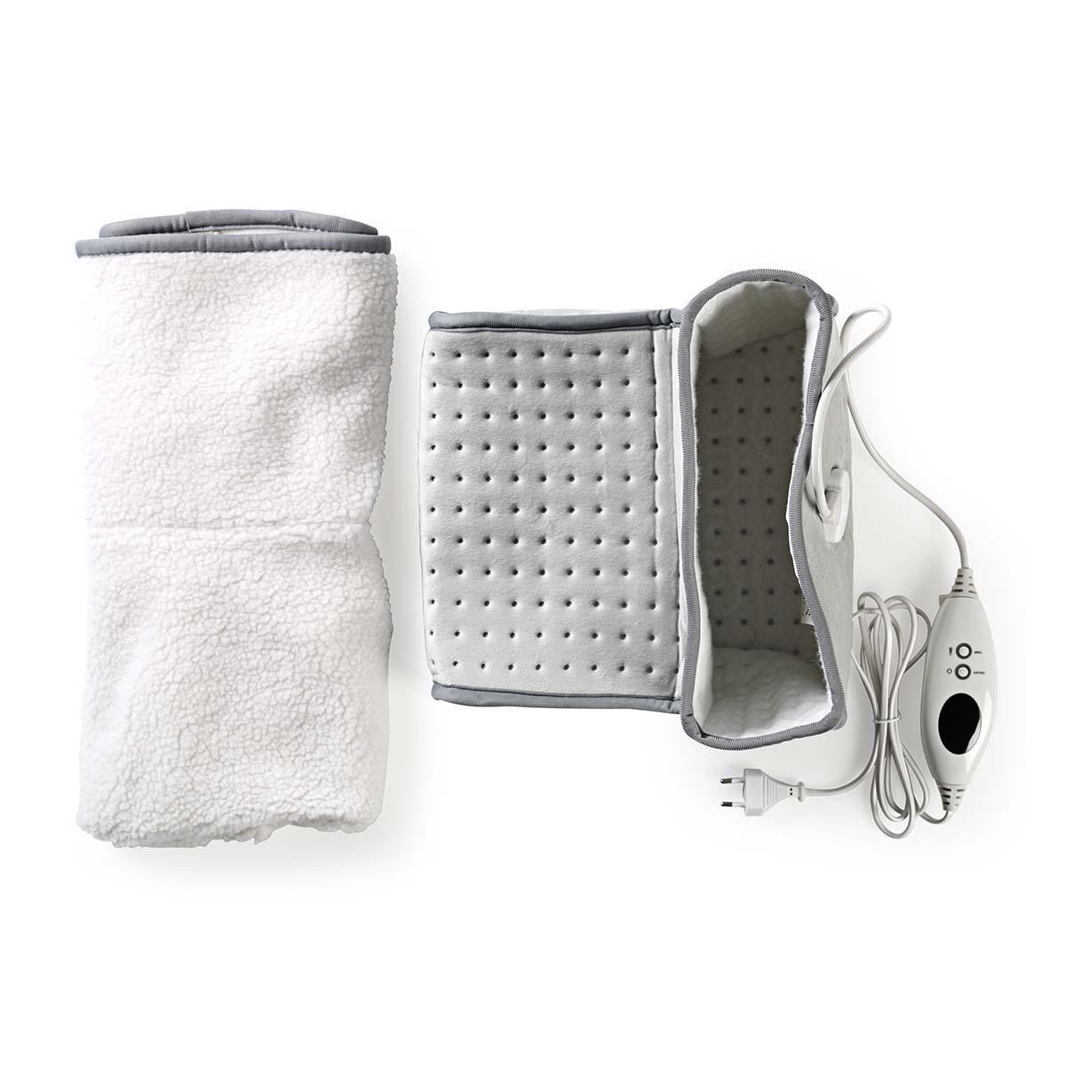 Set di fascia per spalle e scaldapiedi riscaldanti bianchi e grigi su sfondo bianco.