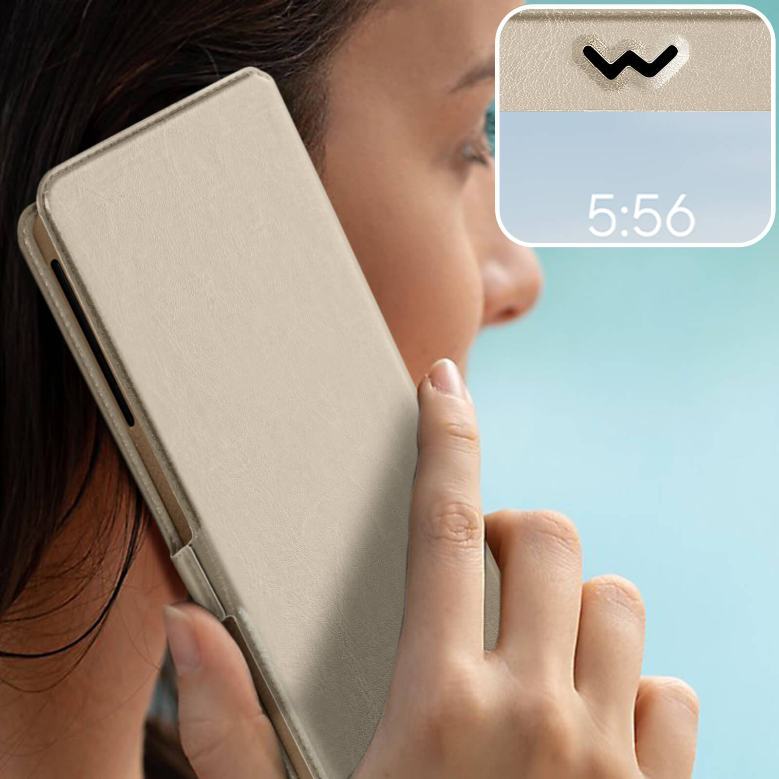 Una donna usa una custodia beige. Il telefono mostra l'ora 5:56. Lo sfondo è azzurro.