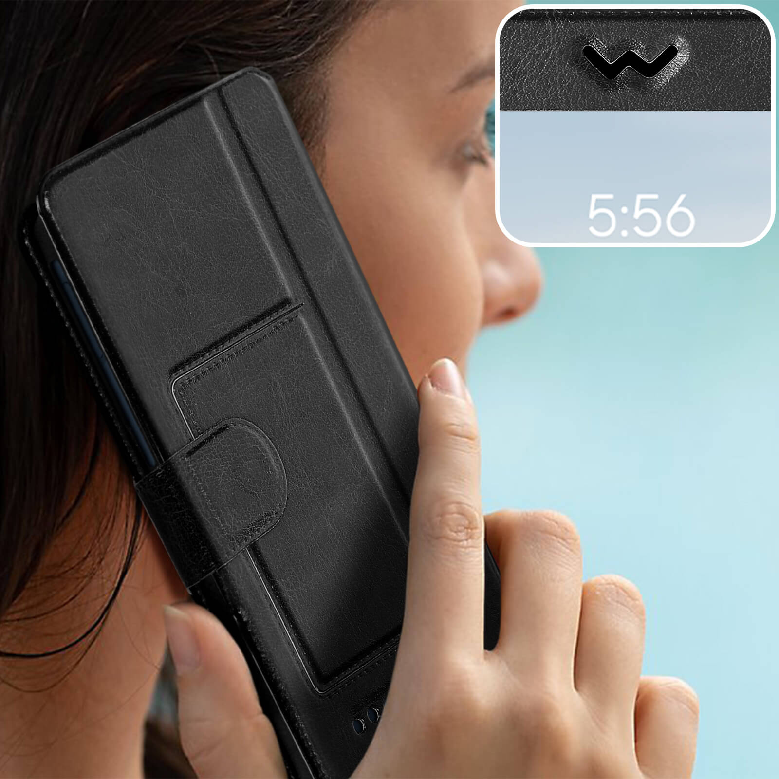 Donna che tiene la custodia nera del telefono all'orecchio. Una piccola finestra mostra l'ora.