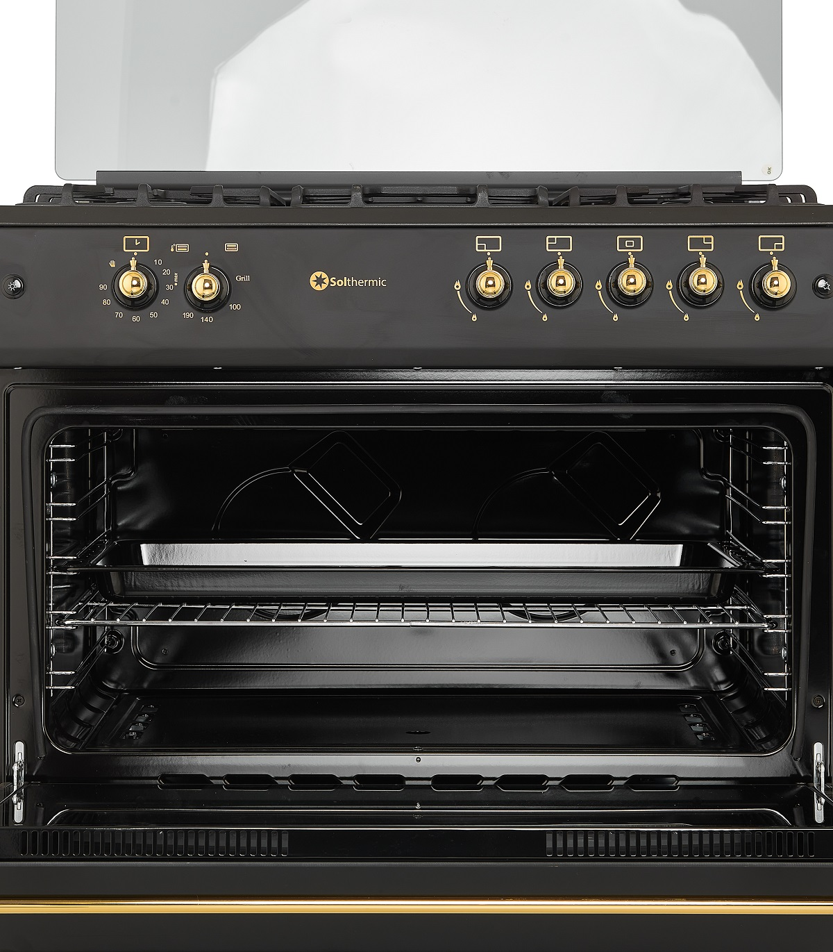 Horno negro con puerta abierta, interior visible, mandos y marca Soltherm.