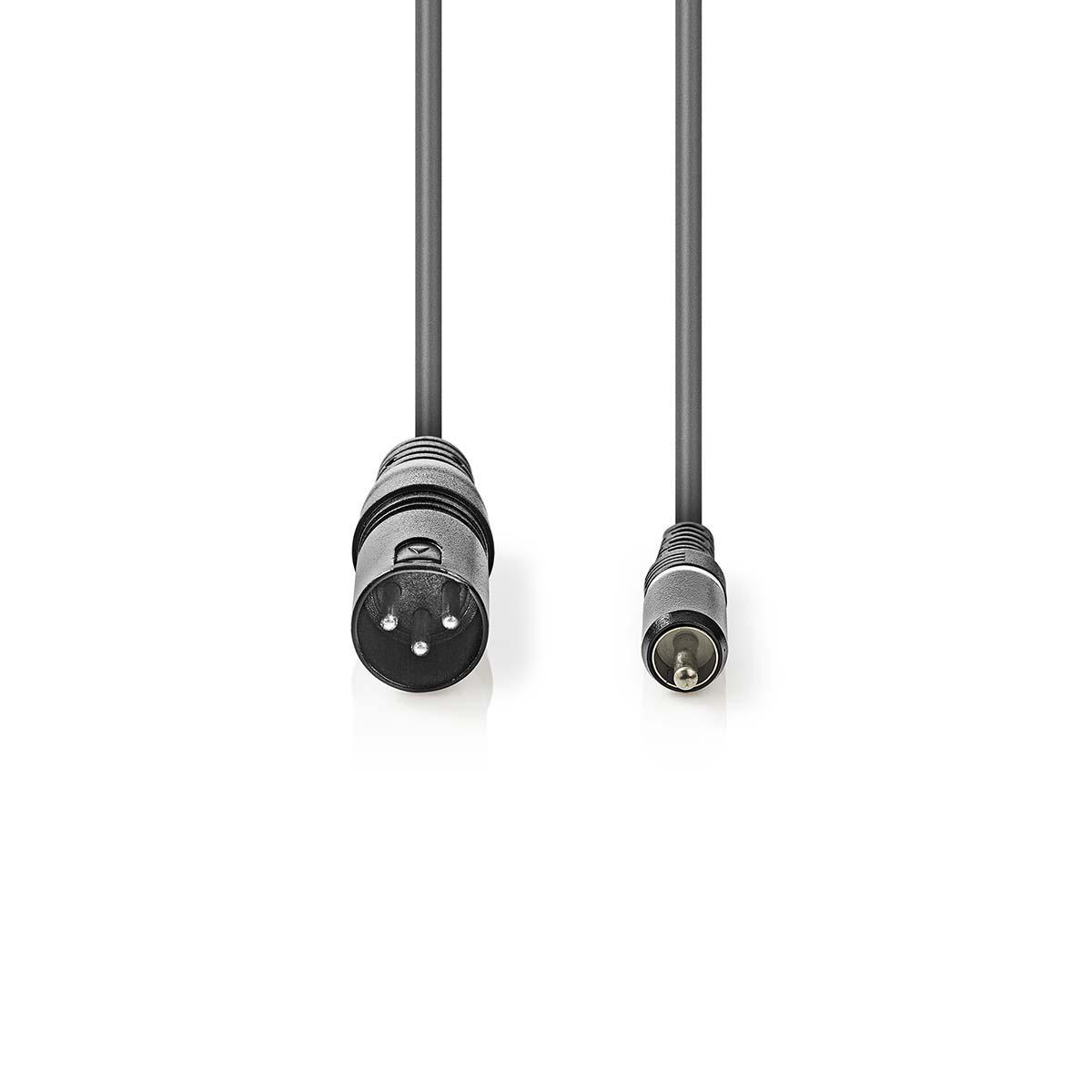 Een zwarte kabel met een XLR-connector en een RCA-connector op een witte achtergrond.