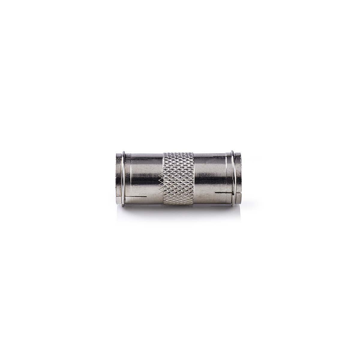 Connecteur coaxial argenté avec centre texturé. Fond blanc.