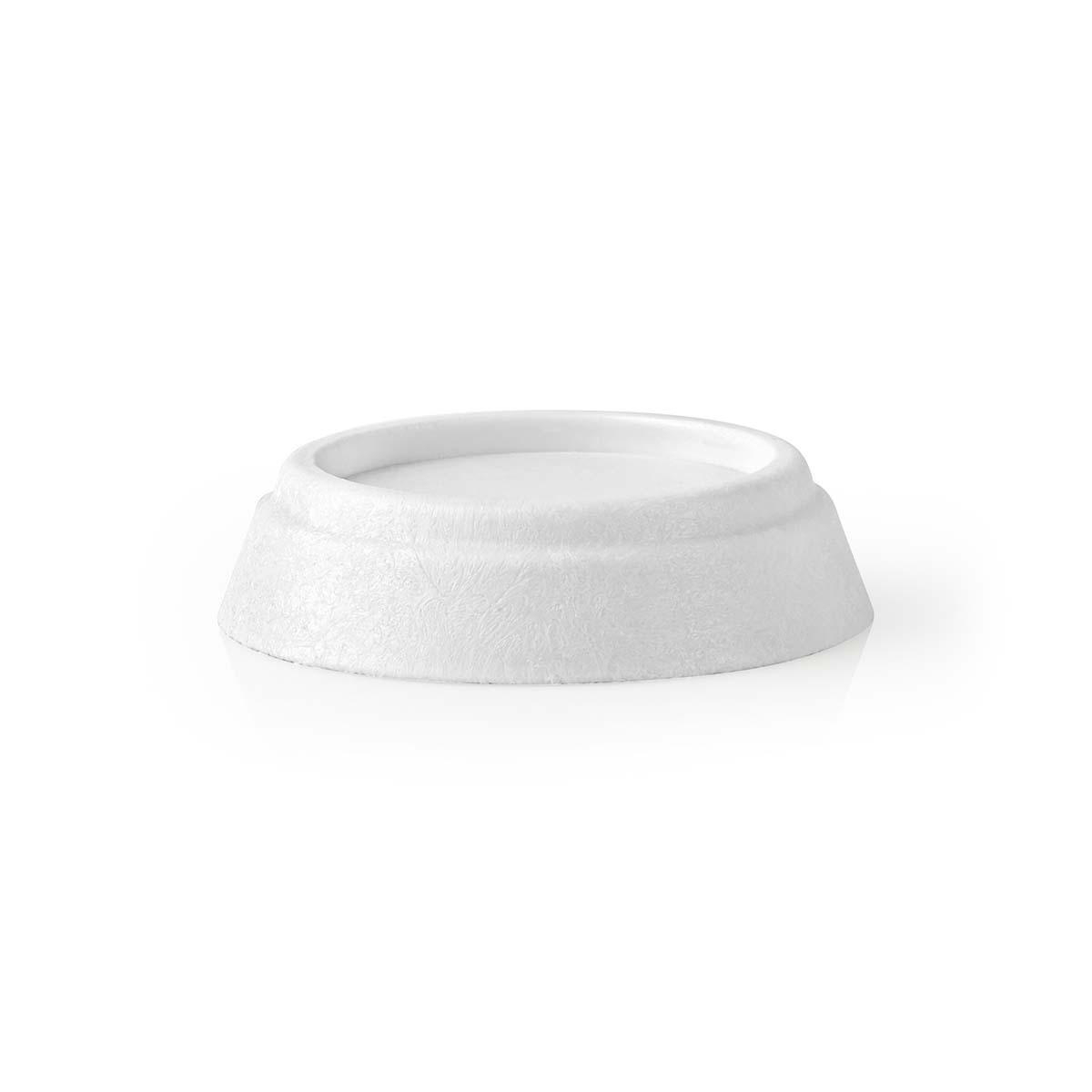 Witte, getrapte, getextureerde, ronde keramische kom. De kom staat op een witte achtergrond.