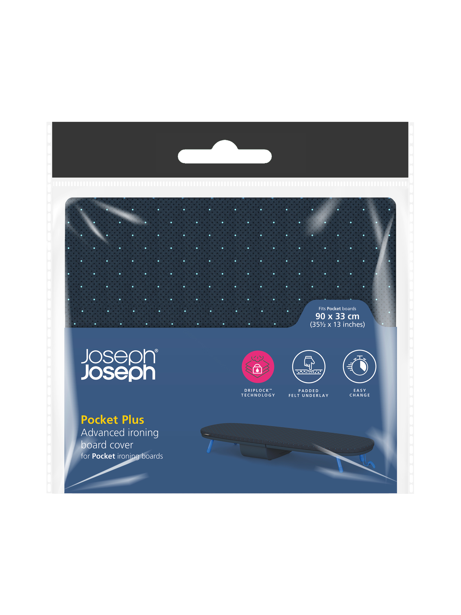 Un paquete para una funda de tabla de planchar. La funda es azul oscuro con puntos blancos. El paquete tiene el logotipo y el texto de Joseph Joseph.