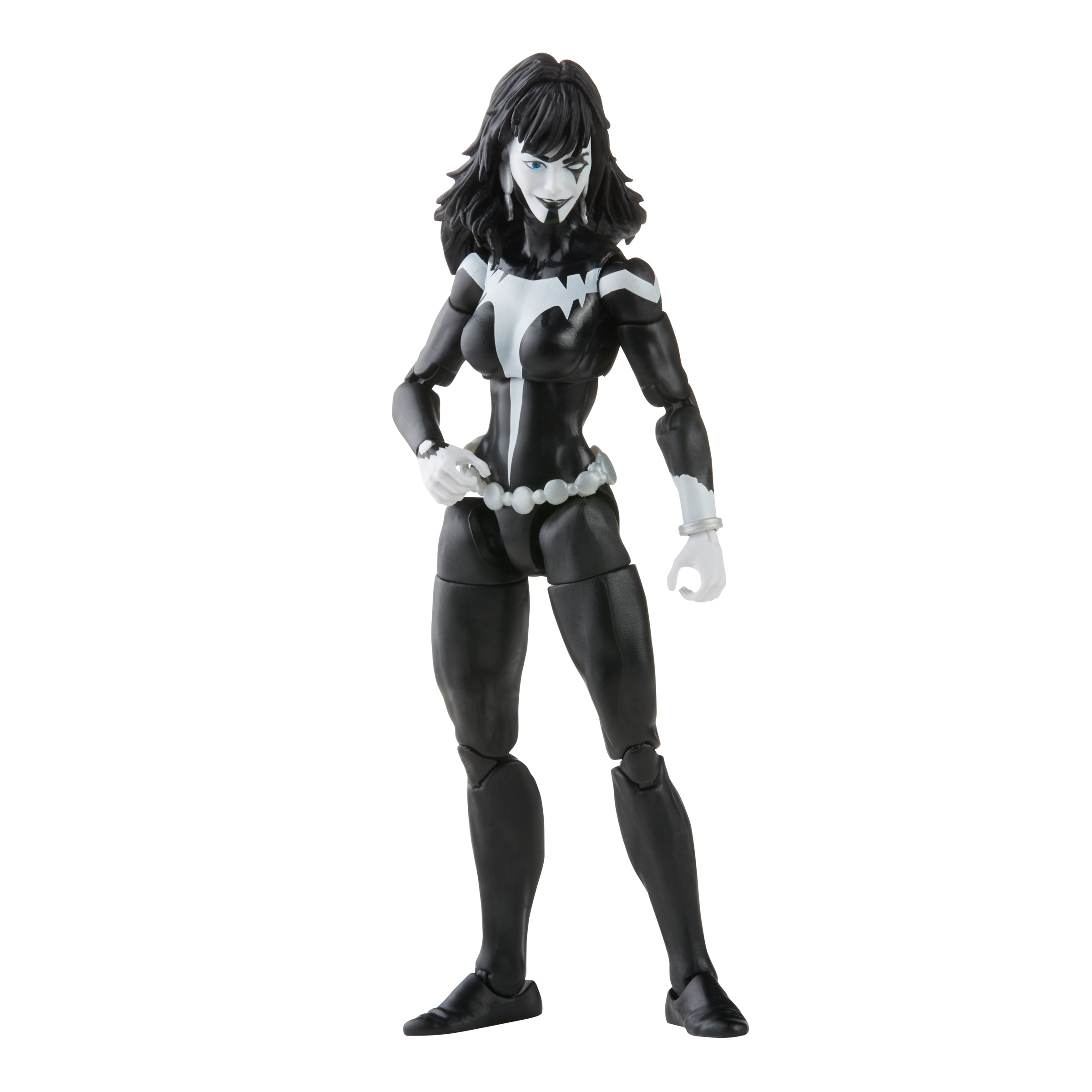 Una figura de acción femenina en blanco y negro con un diseño estilizado, de pie con los brazos ligeramente separados del cuerpo.