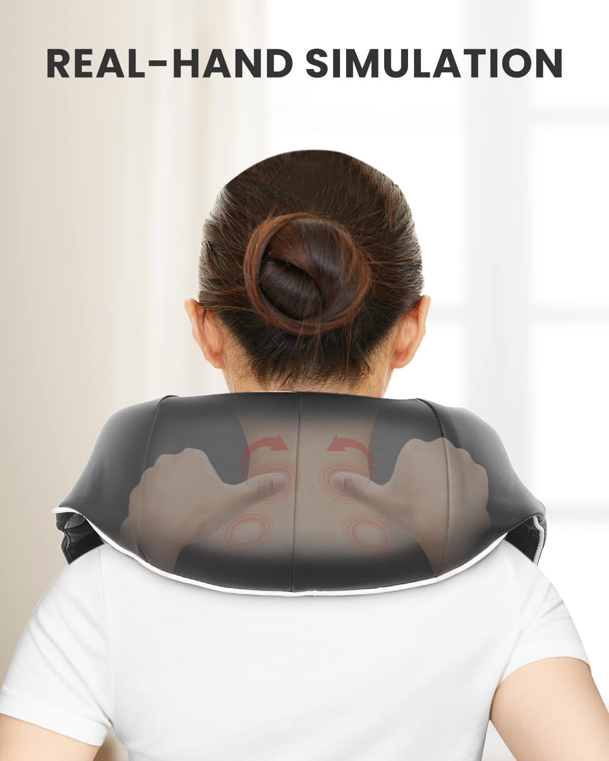 Frau, die ein Nackenmassagegerät trägt. Text oben: REAL-HAND SIMULATION.