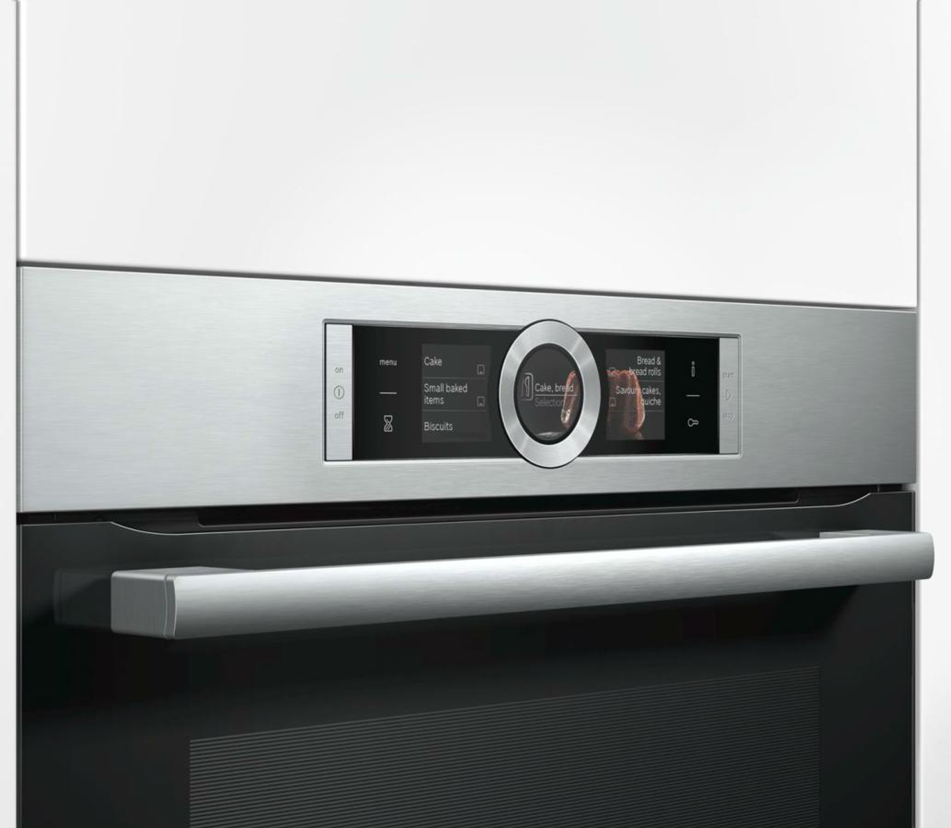 Primo piano di un pannello di controllo del forno con display digitale e comandi touch.