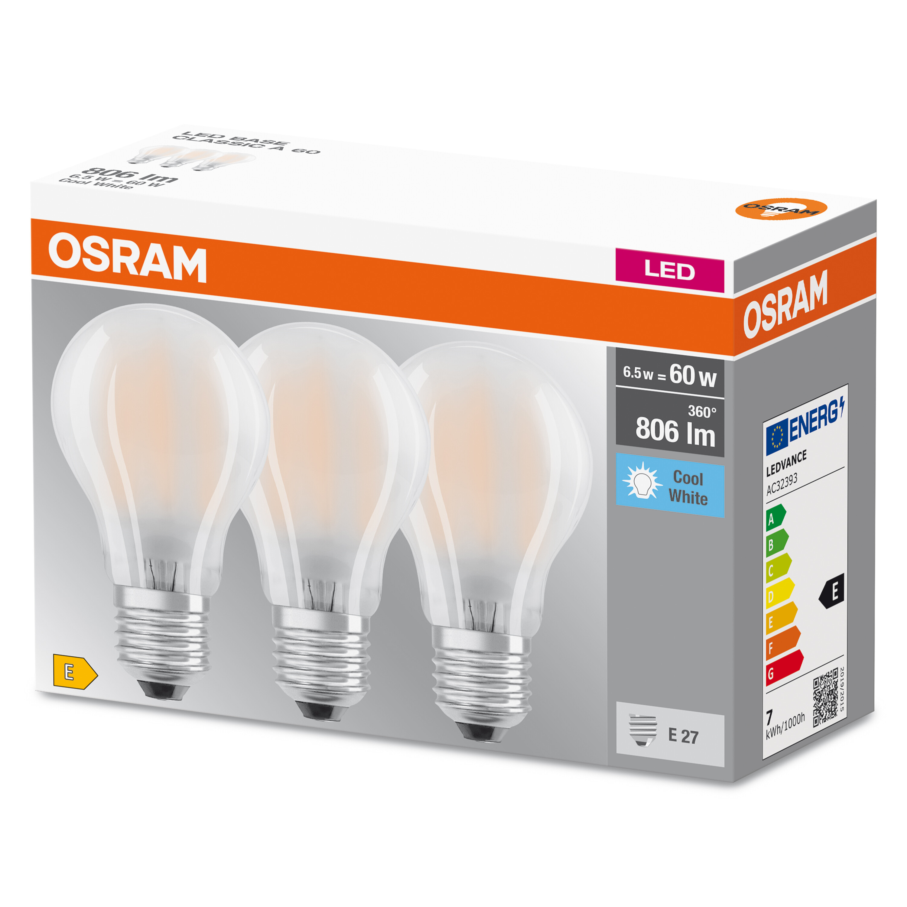 Packung mit drei LED-Glühbirnen mit Etikett. Weißer Hintergrund.