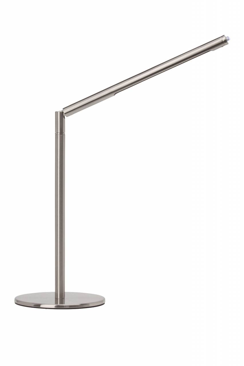 Eine silberne Schreibtischlampe mit rundem Sockel, geradem Stiel und abgewinkelter Oberseite.