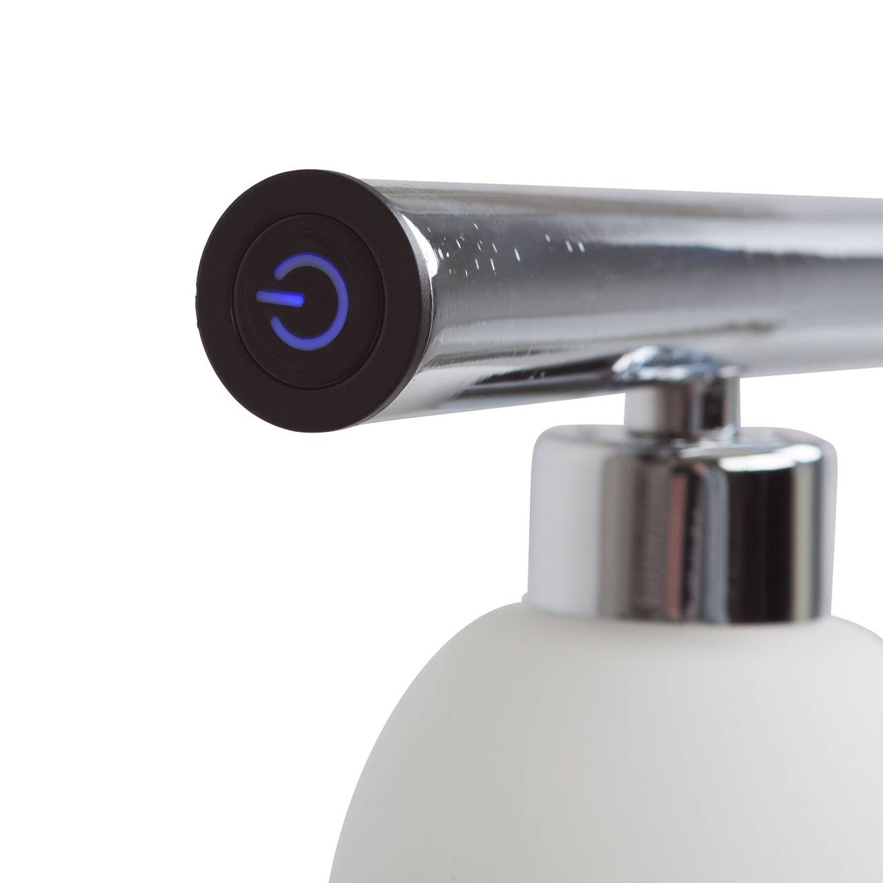 Ein silberner Arm mit einem blauen Ein-/Ausschalter und einer weißen Lampe.
