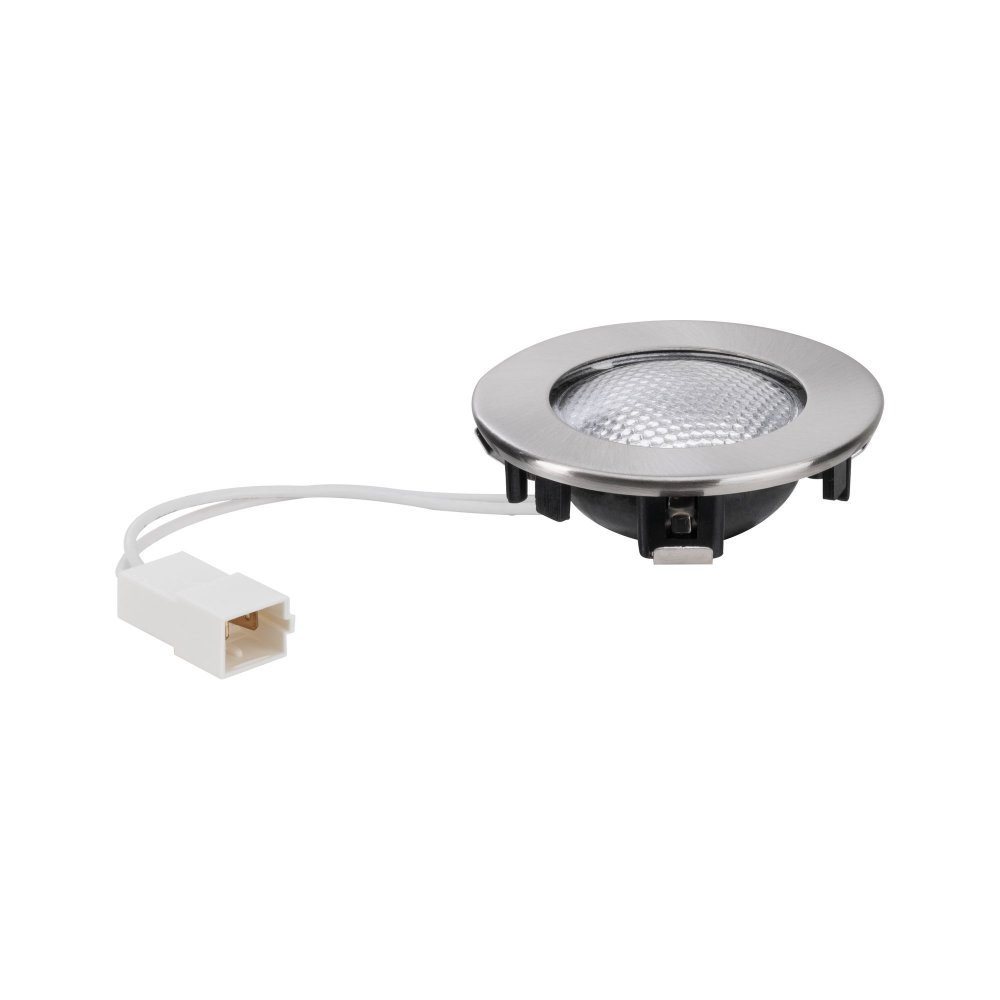 Ein Einbaustrahler mit silbernem Rahmen und weißem Stecker. Das Licht ist an.