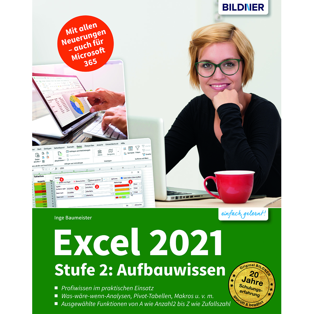 Eine Frau mit Brille lächelt auf einen Laptop-Bildschirm, der eine Excel-Tabelle anzeigt.