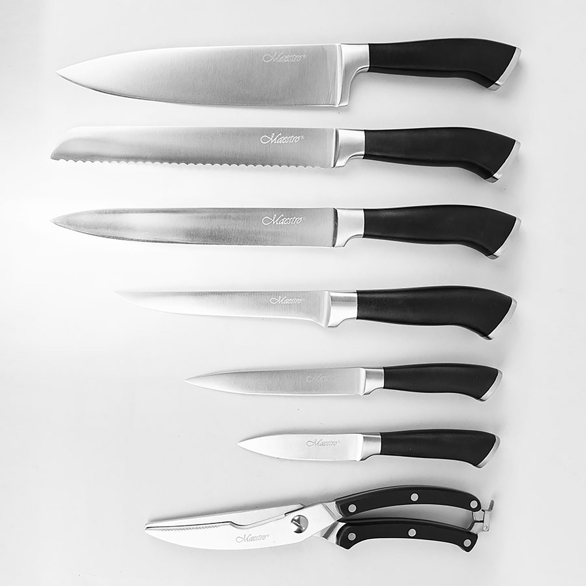 Juego de siete cuchillos de cocina con mangos negros, dispuestos sobre una superficie blanca. Cada cuchillo tiene el logo "Maestro".