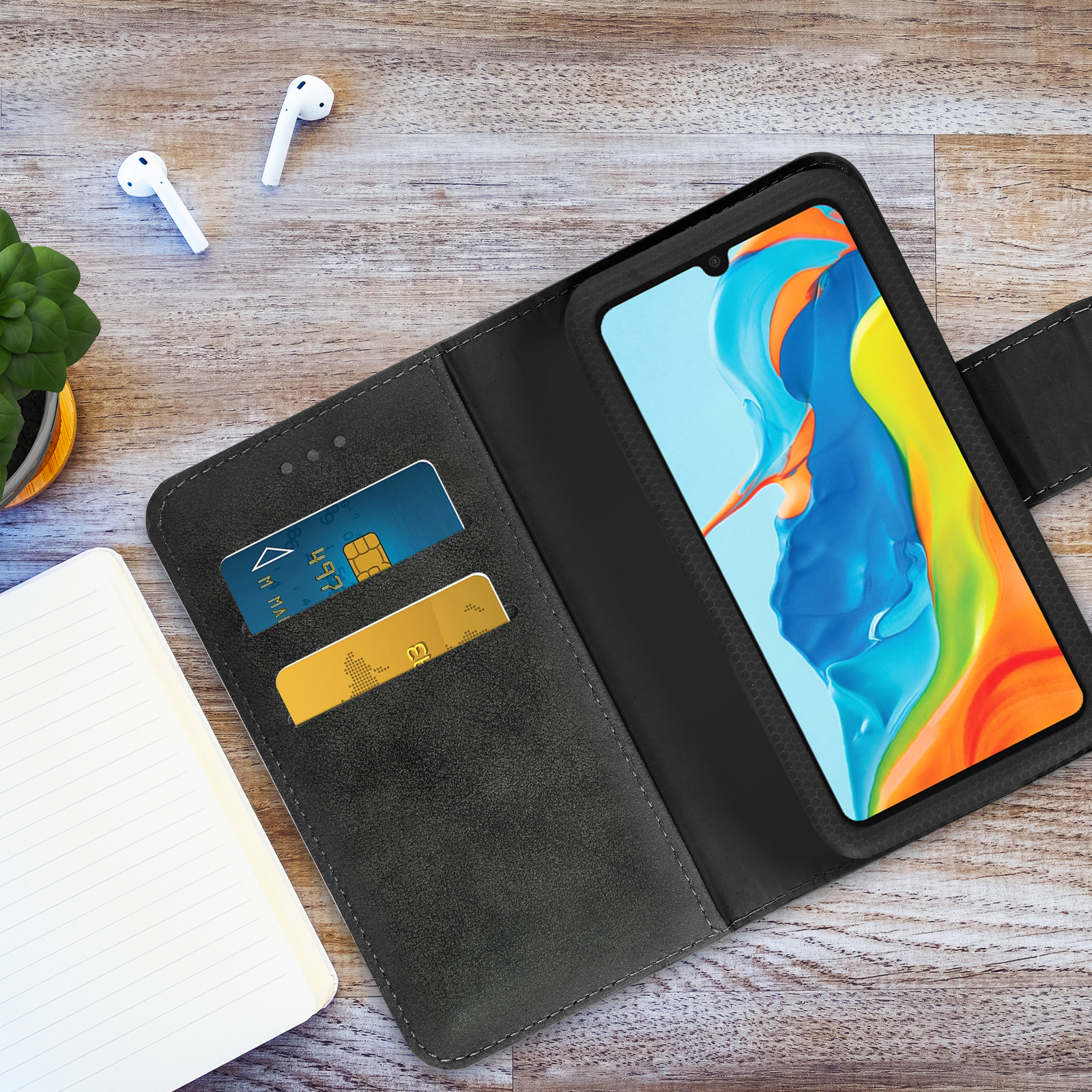 Un proteggi schermo per tablet, con istruzioni e un panno per la pulizia.