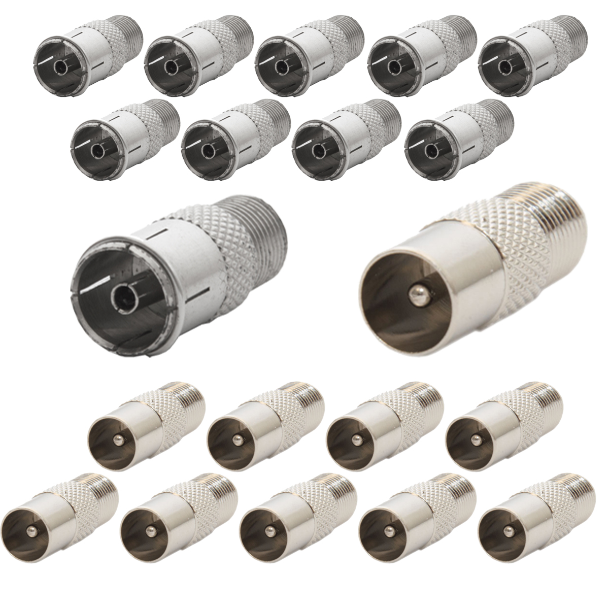 Mehrere silberne Koaxialstecker. Die Stecker sind zylindrisch mit Gewindeenden. Einige sind isoliert.