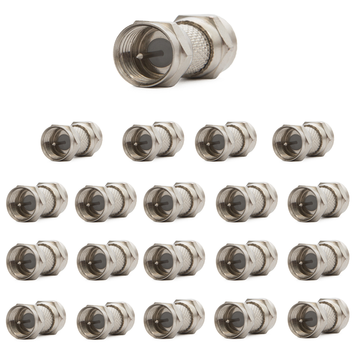 Eine Gruppe silberner F-Stecker, angeordnet auf weißem Hintergrund.