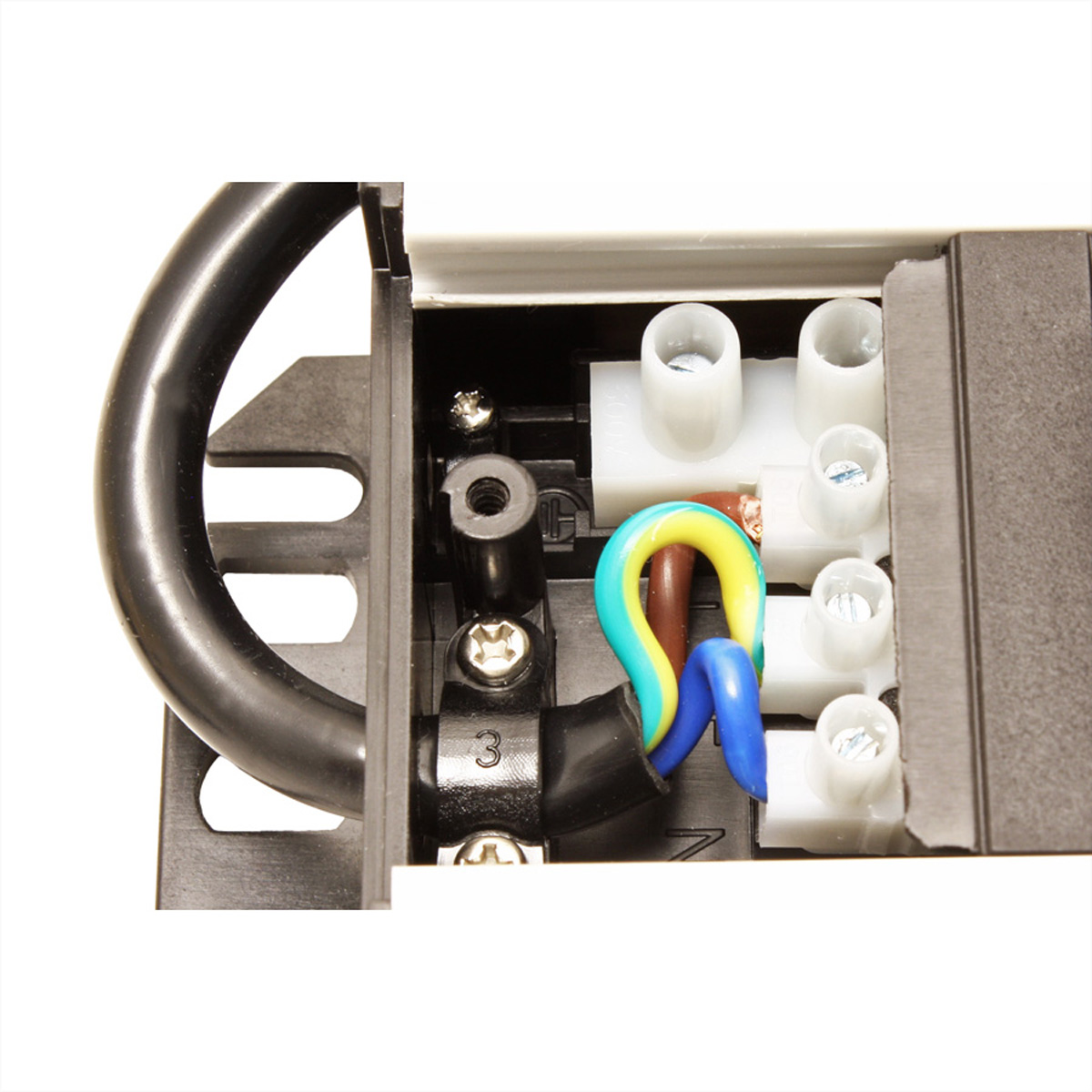 Skrzynka połączeniowa z przewodami i złączami. Czarno-biała.