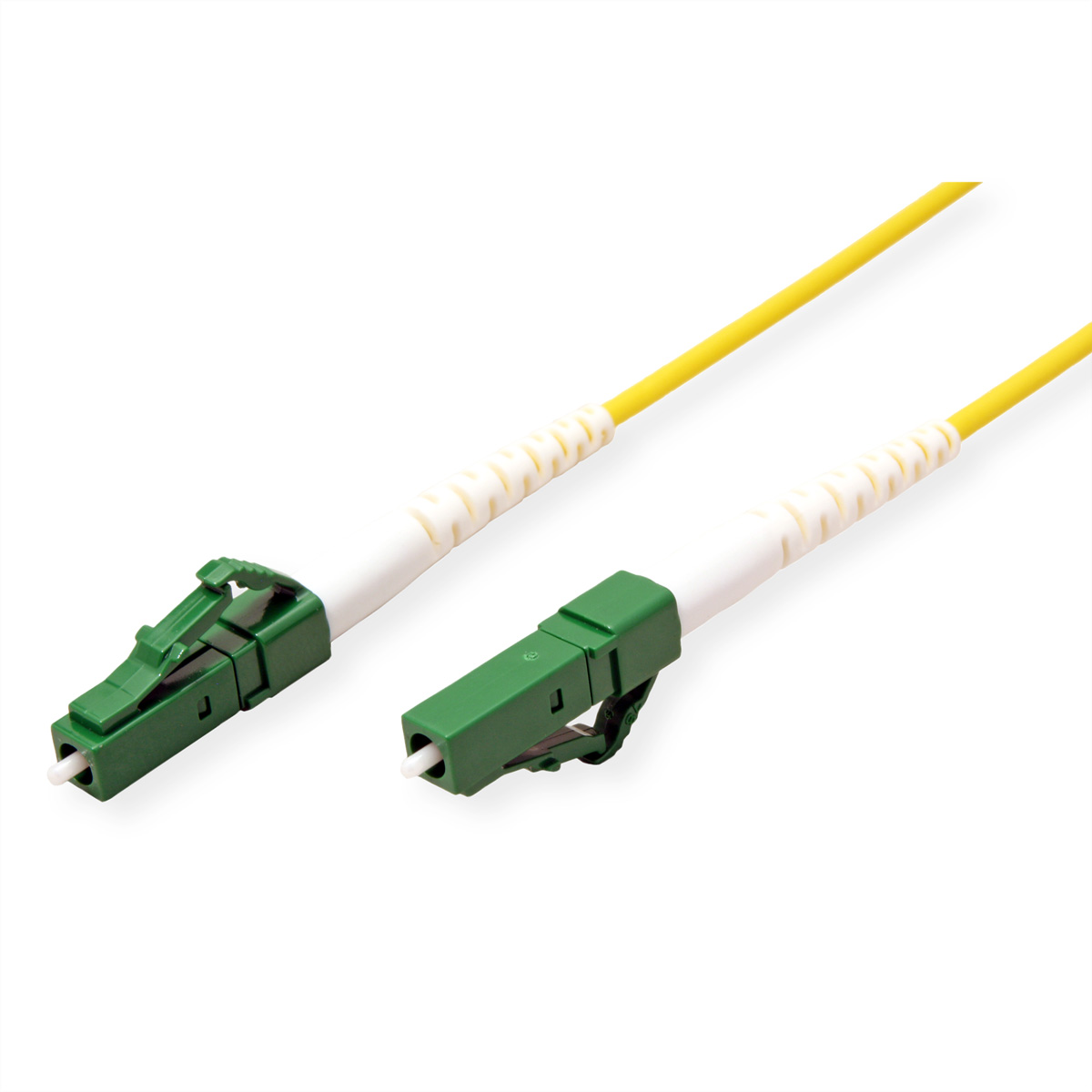 Câbles à fibre optique jaunes et verts avec des connecteurs verts.